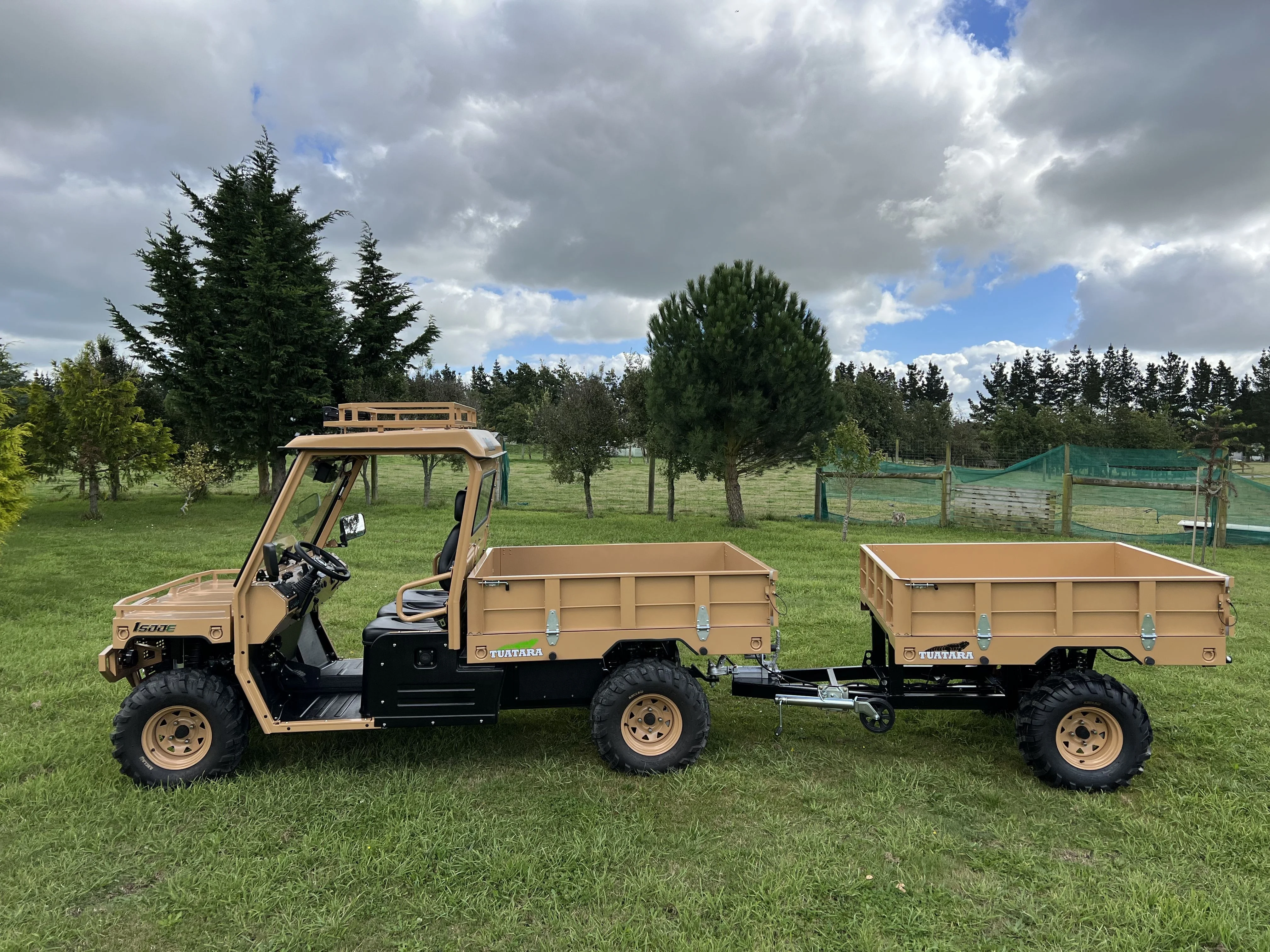 2Wd & 4Wd вездеходы малогабаритная боковая загрузка Закрытая простая ферма вездеход с