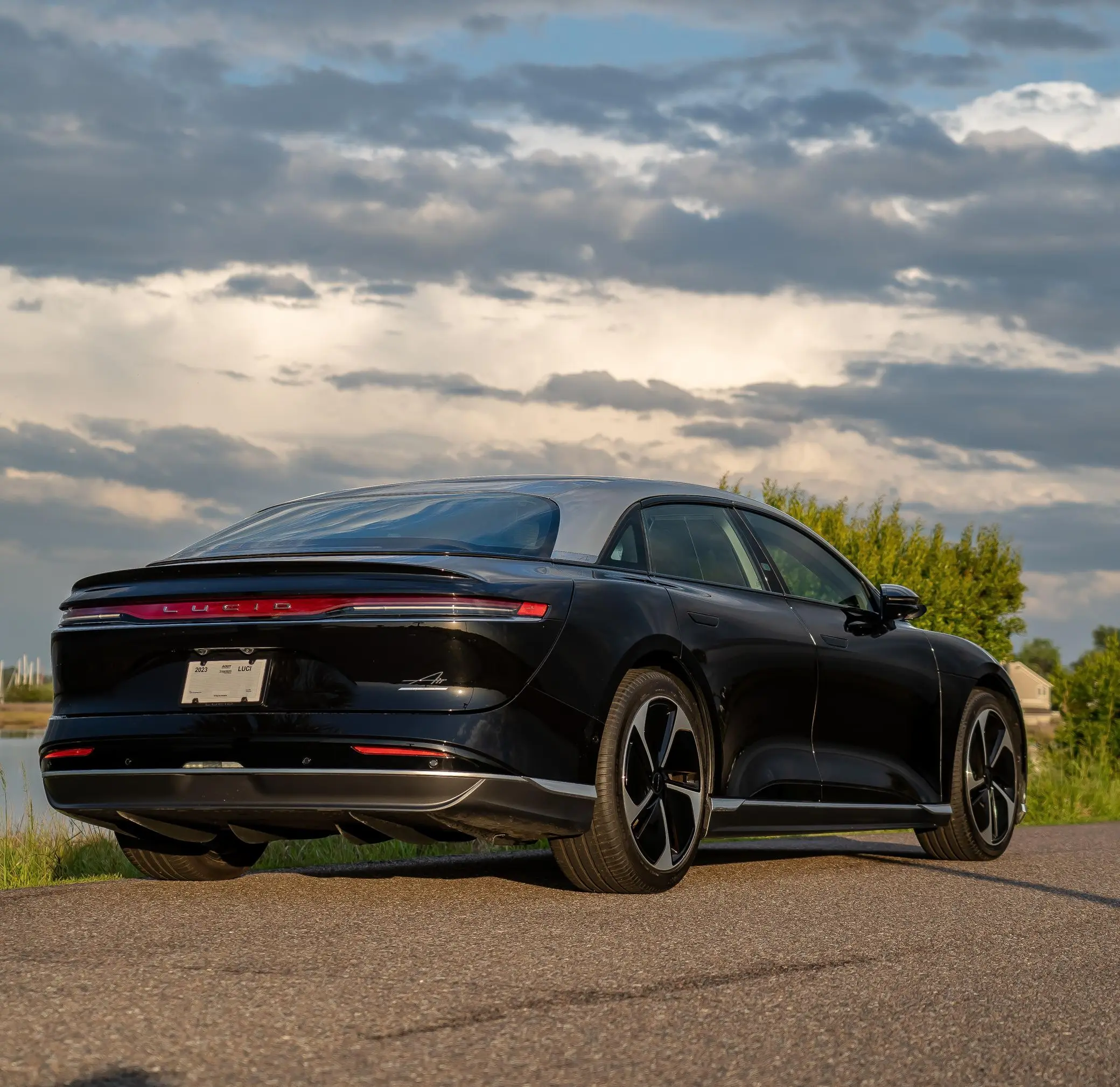 Neatly Used 2023 Lu-Cid Air Touring Dual-Motor AWD, Glass Canopy Roof, Highly Equipped (Mileage 30)