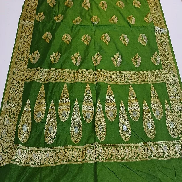 Улучшите свой гардероб с помощью художественного Шелкового Сари: исследуя стили ткани и искусство драпировки для любого типа тела.