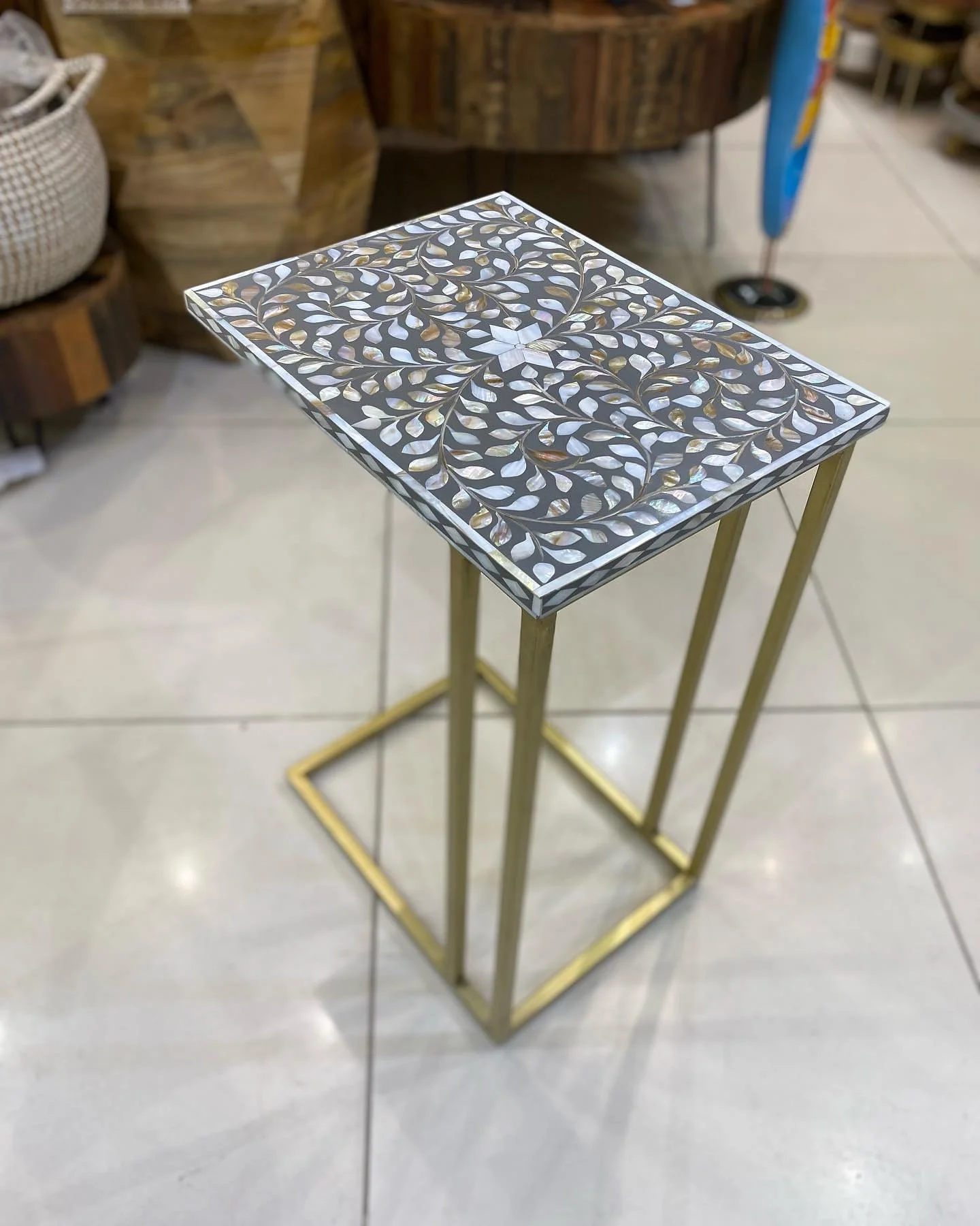 Beautiful Traditional Style Coffee Table Mother Pearl Inlay Brass-Finished Base Featuring Flower Home Furniture Personalized
