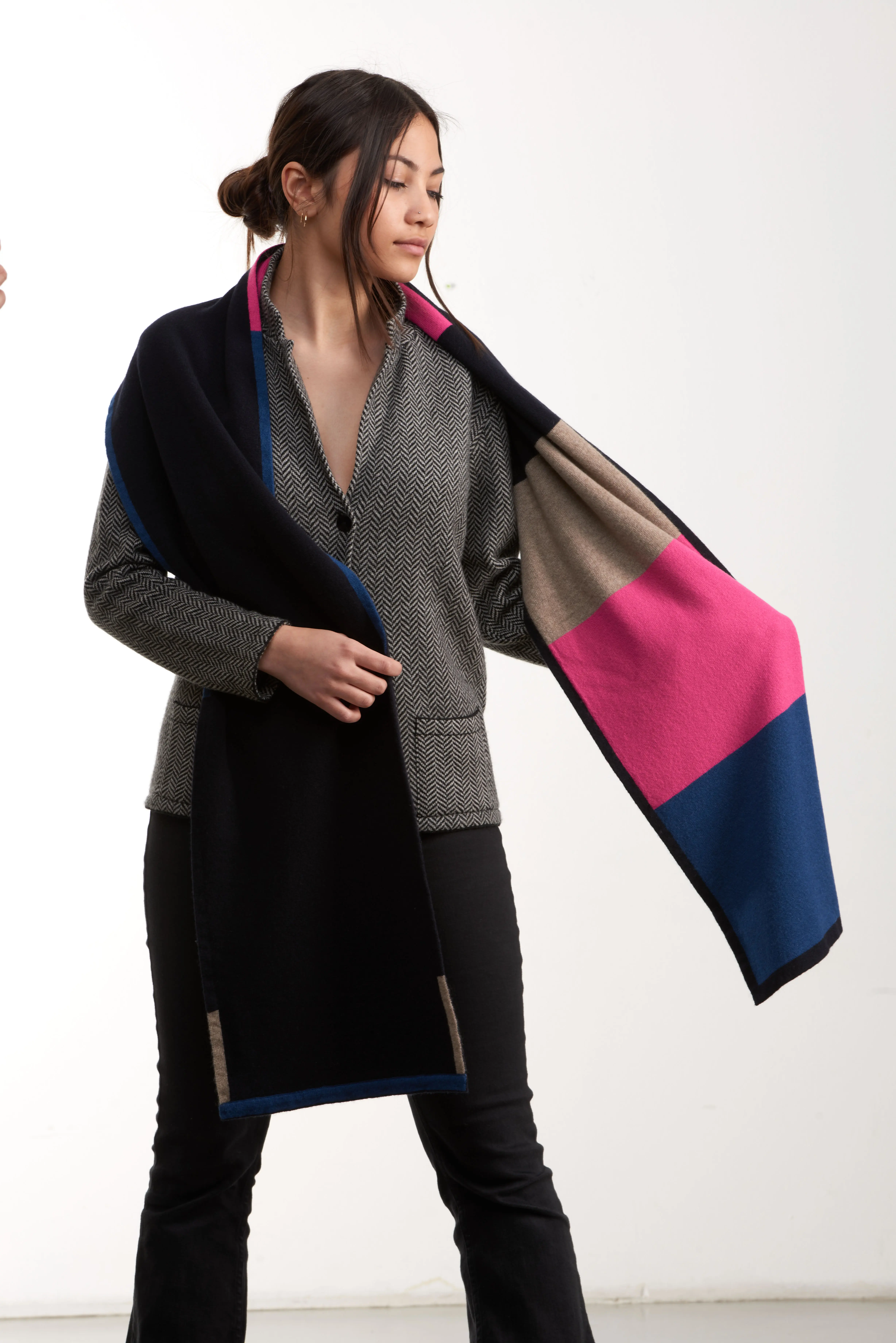 Premium quality 1 yarn double face cashmere scarf light warm enveloping designed and krafted Made In Italy Purple