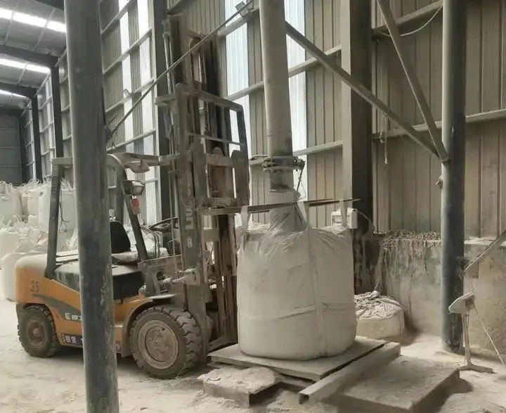 From China fgd gypsum supplier gypsum powder 25kg bag gypsum powder production plant price