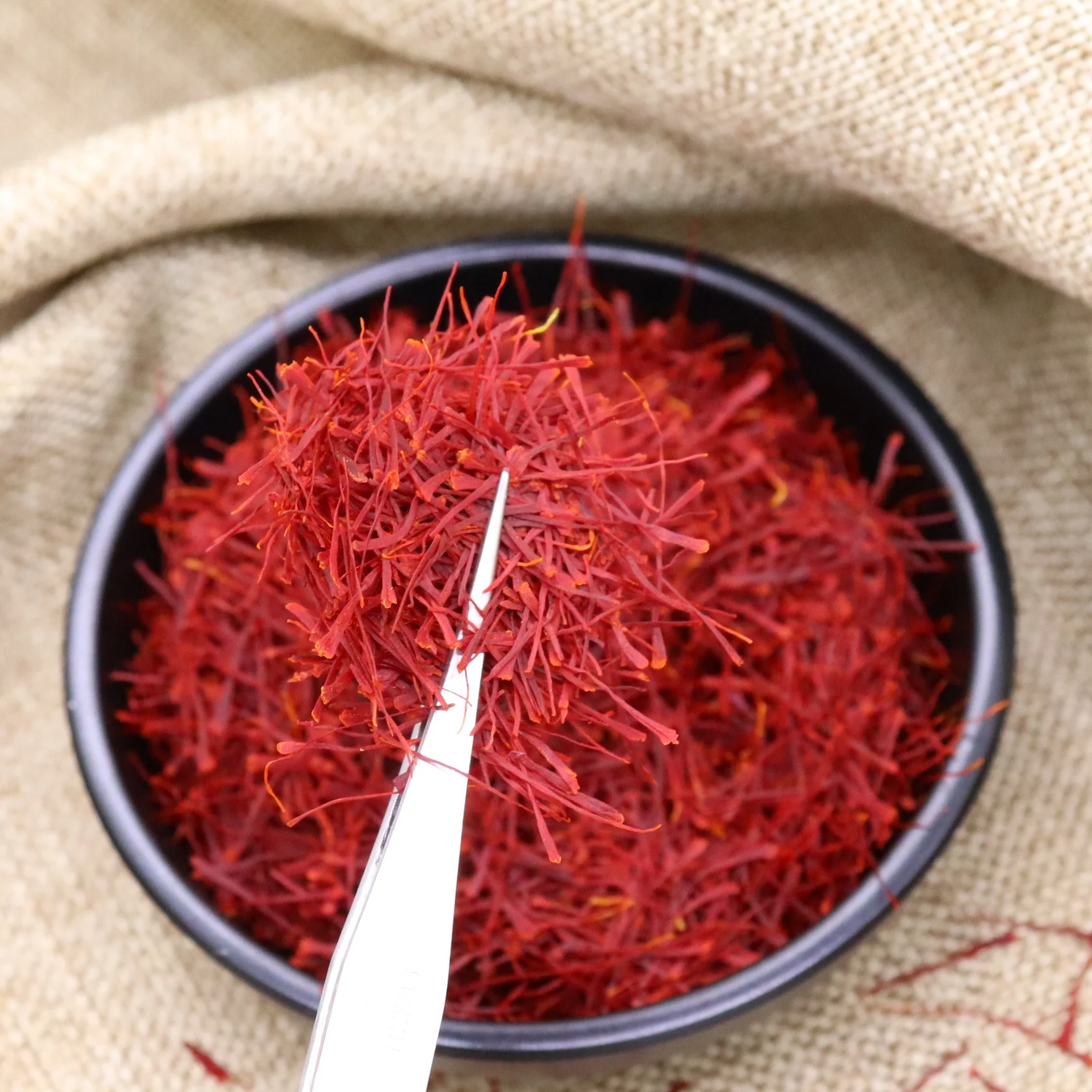 Bulk saffron has perfect color and perfect stem and leaf length