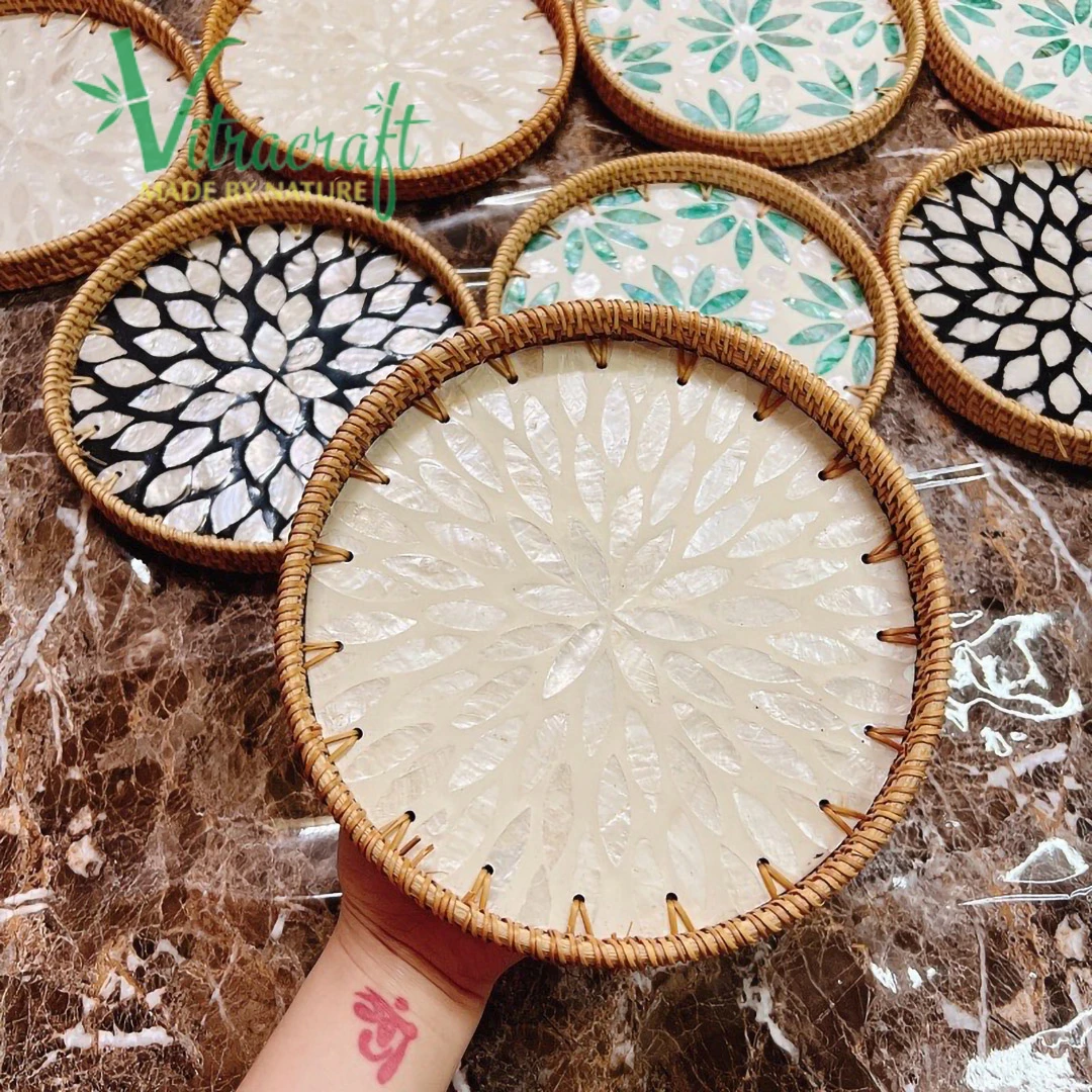 Bamboo and rattan tray inlaid with pearls. Under the meticulousness of craftsmen, perfect products are created.Size 20cm Handmade Vietnam
