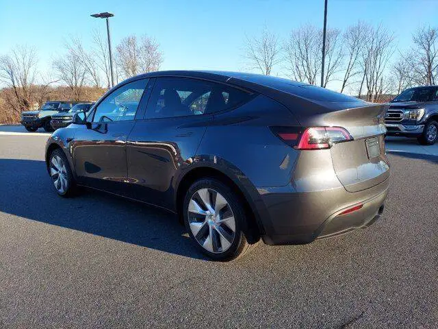 used 2021 Tesla Model Y AWD Long Range 4dr Crossover  253 miles