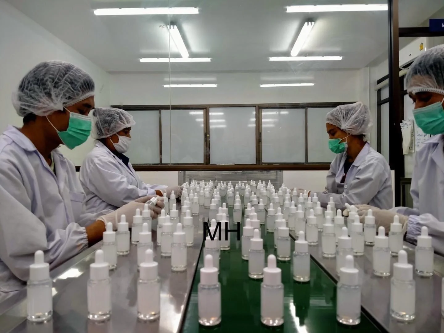 Private Label OEM ODM Melasma Serum Hydrating Essence Reduce Fine Line Pigmentation Correctors Smoothing Moisturizing Facial