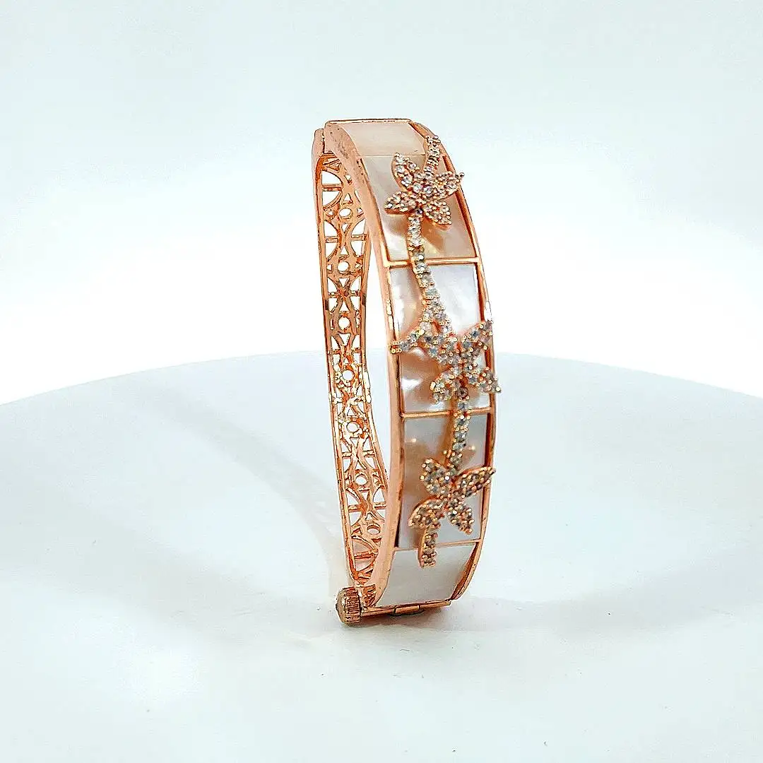 UNVEIL OUR CRAFTSMANSHIPS OF MOTHER OF PEARL IN ROSE GOLD PLATING WITH FLOWER DESIGN AND CZ STONES