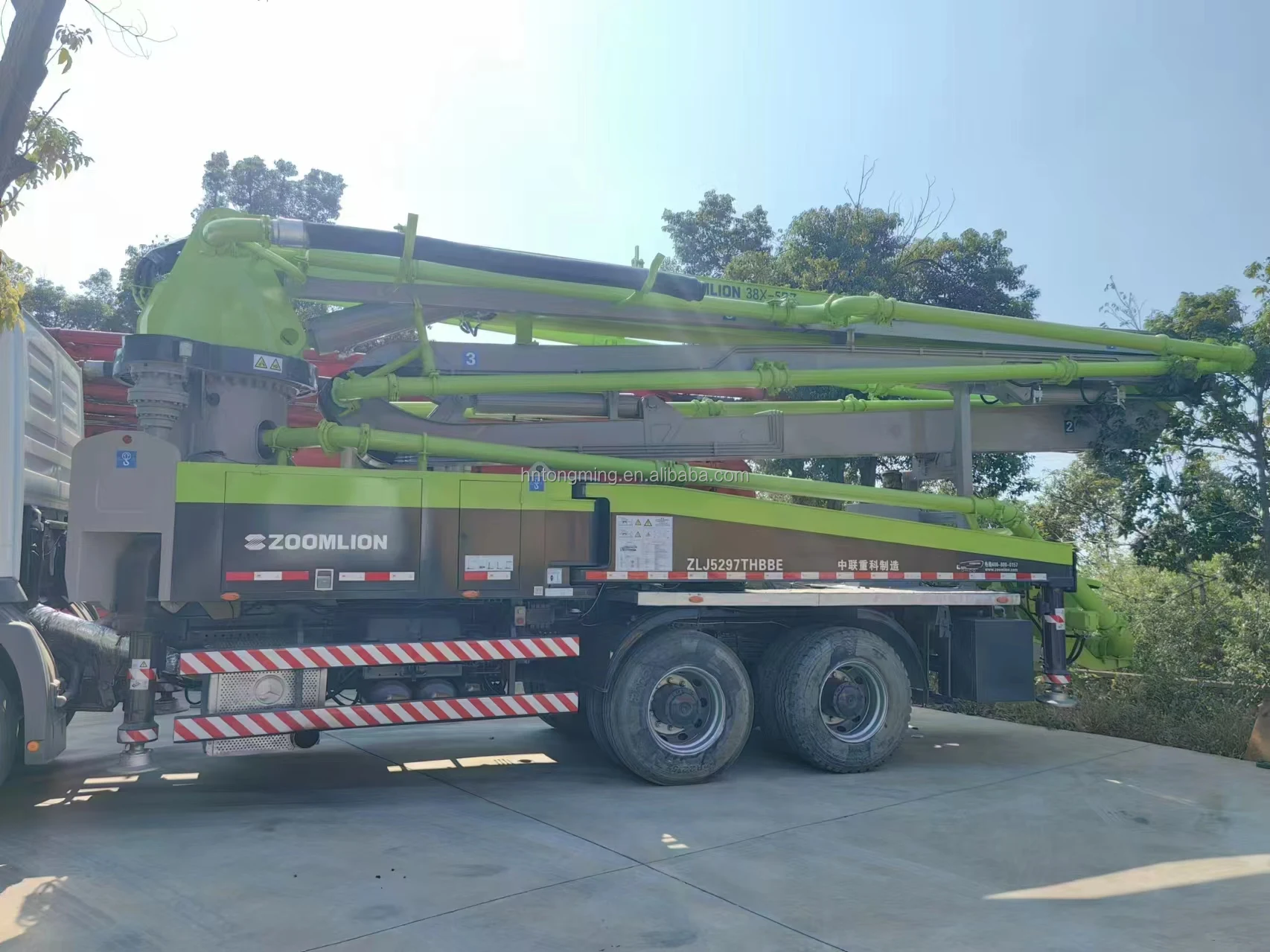 Zoomliooon Remote Control  HBC 727 With Battery and Charger for Concrete Pump   MADE  in CHINA
