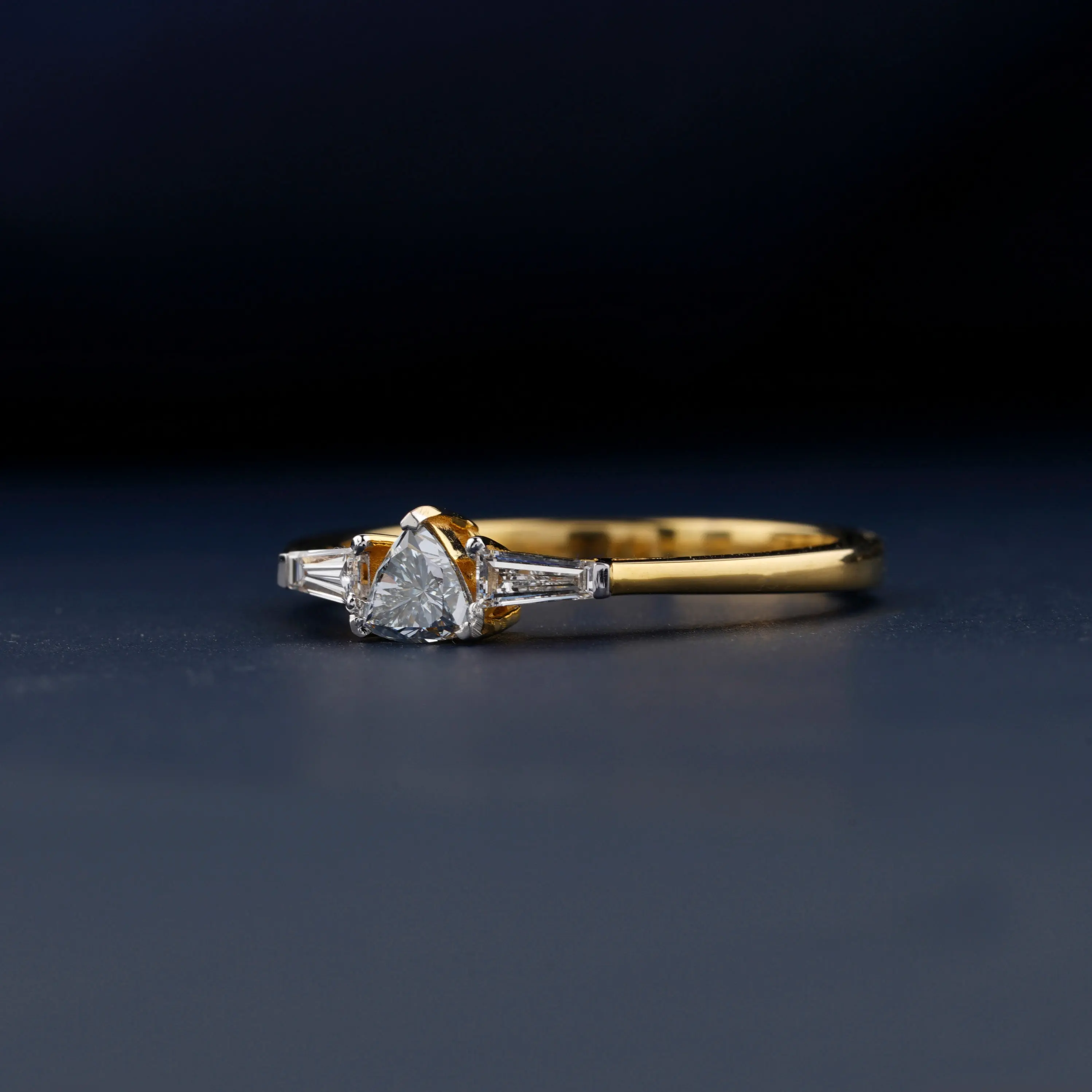 Luxury Designer 1.40ctw Light Blue Trillion Moissanite Diamond Solitaire Ring With 14k White Gold Three Stone Diamond Wedding