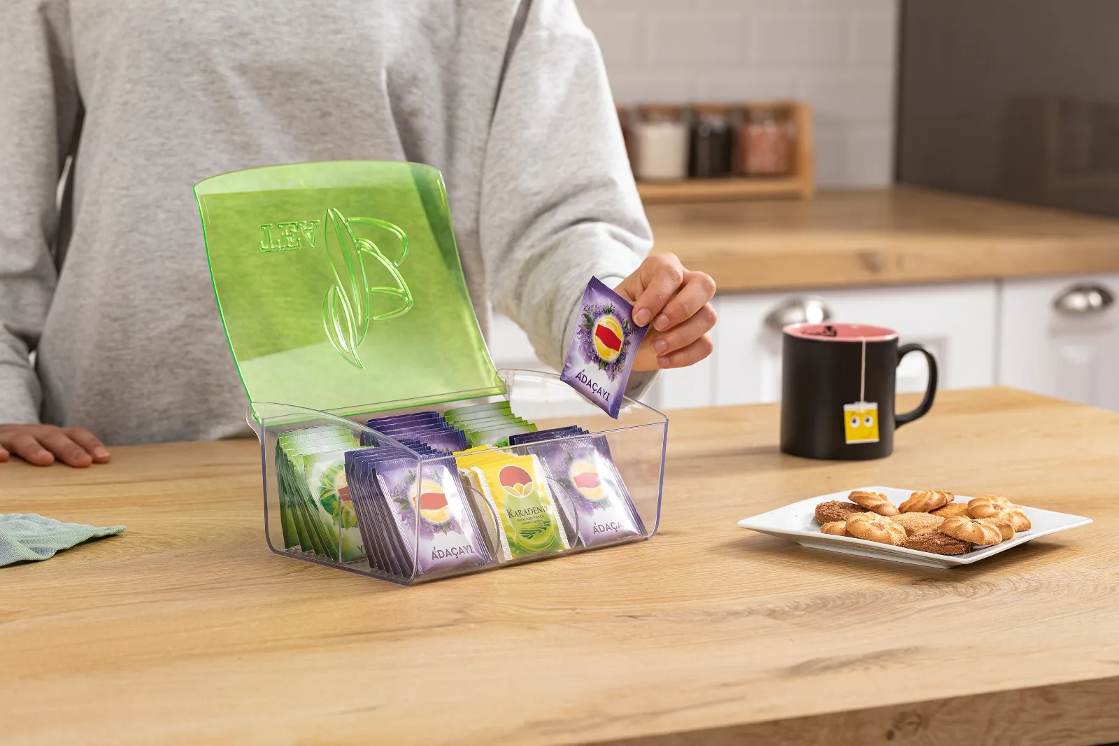 Transparent tea storage box with lid for tea bags BPA-free durable plastic kitchen organizer for countertop and pantry