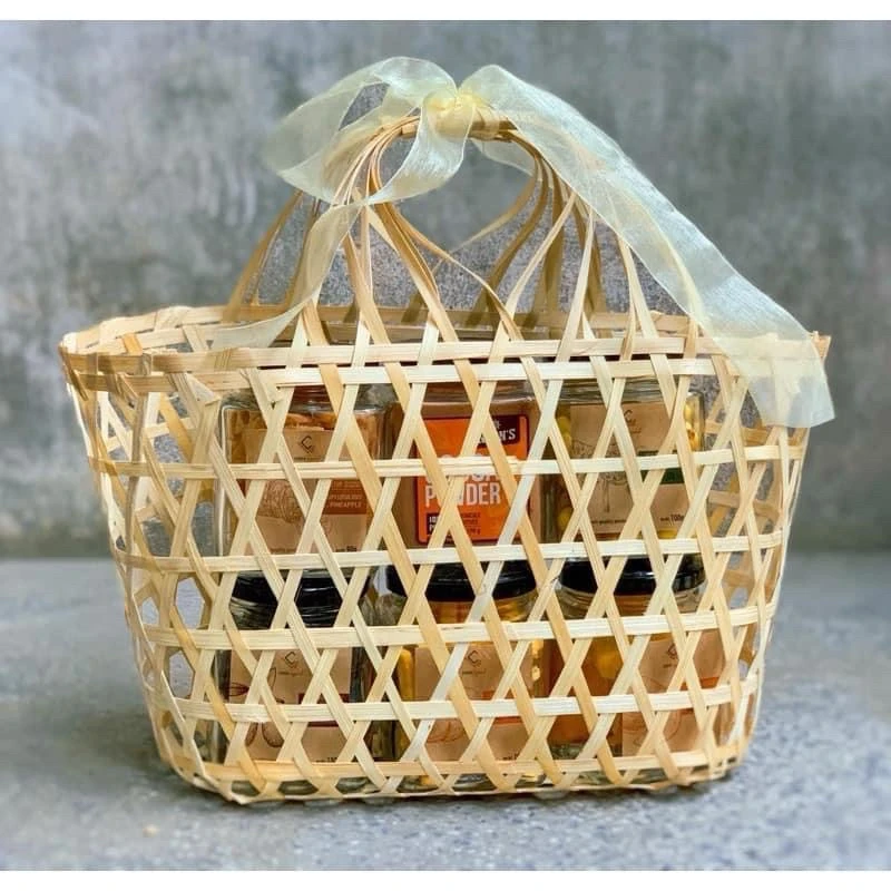 Rattan Gift Basket Souvenir Packaging Gift Boxes from Vietnam Hand-woven Rattan Basket with Handle for Holiday Gift