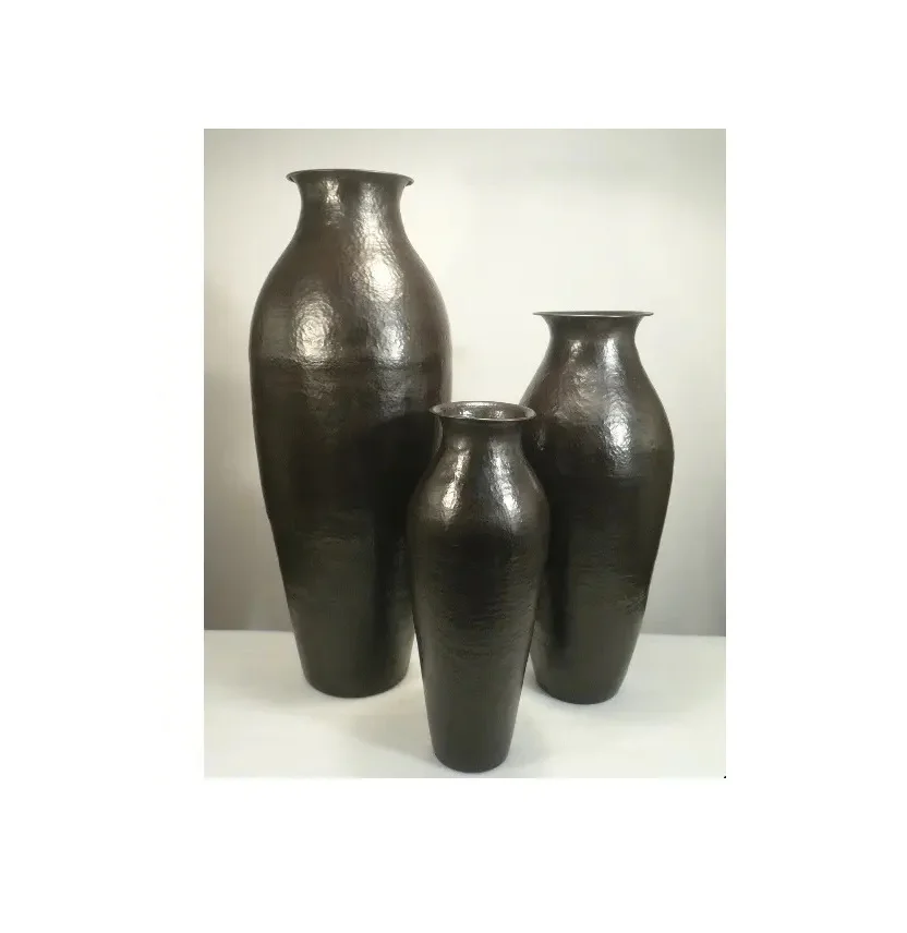 New Arrival Designer Aluminum Flower Vases Antique Finishing black color Flower Vases With Handmade Decorative Hot Selling