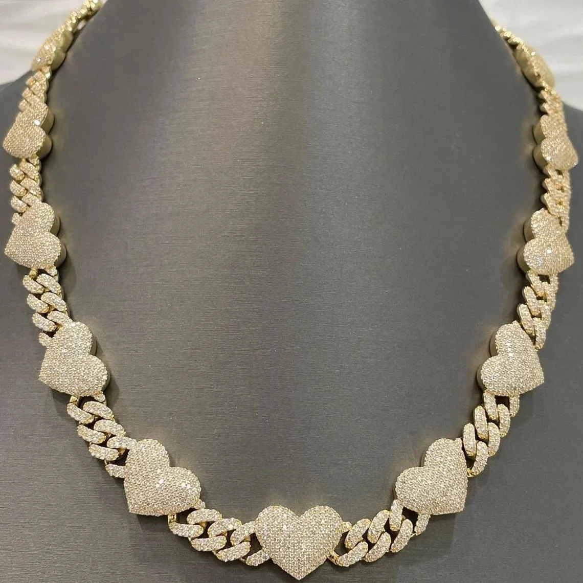 16 Inches Luxury Heart Charm Moissanite Diamond Rose Yellow Gold Plated Cuban Link Iced Choker Necklace Designer Fine Chain