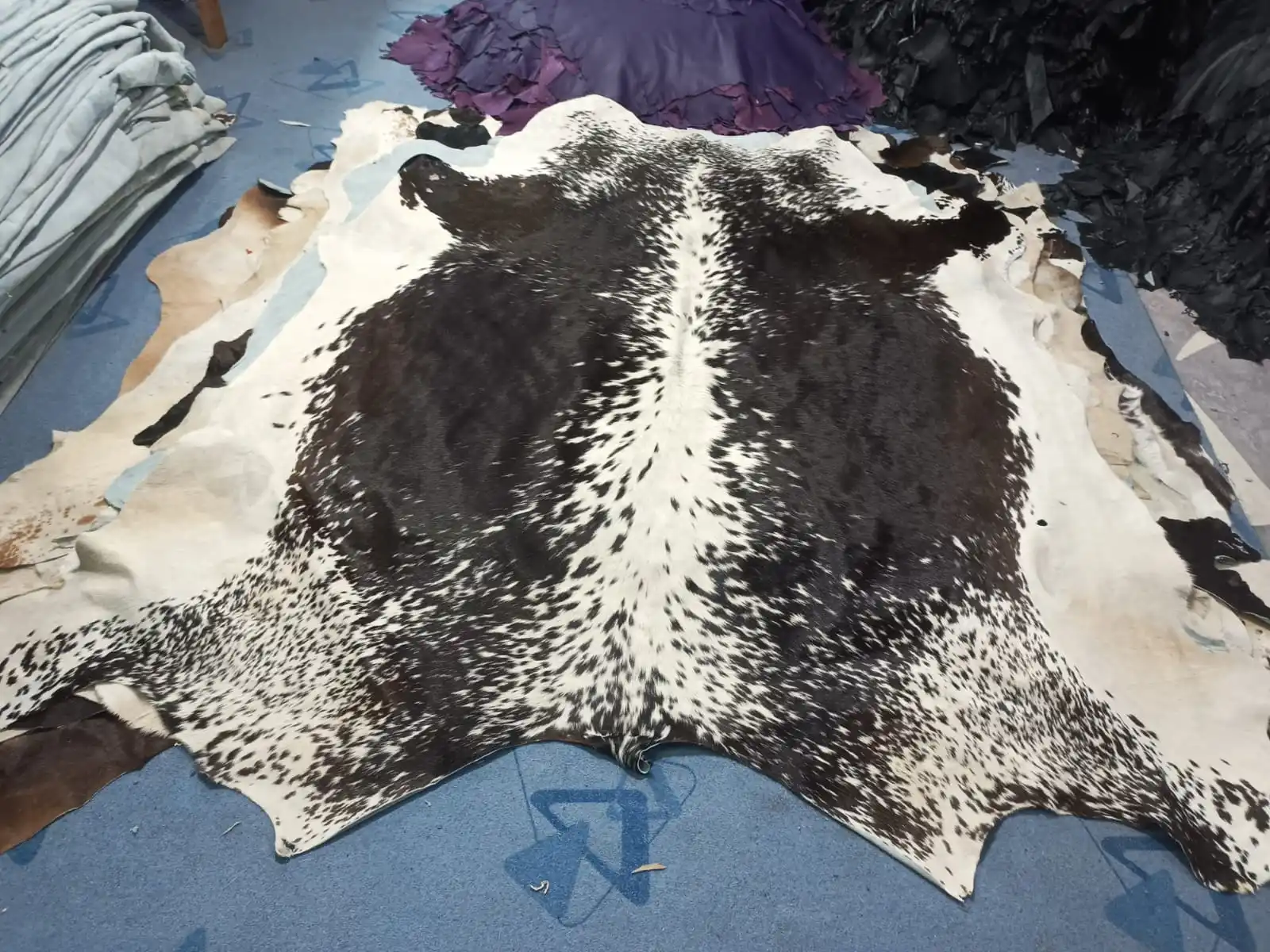 Best Wholesale Price Custom Design Hair On 100% Genuine Cow Leather / Custom Made Solid Color 100% Genuine Cow Hair On Leather