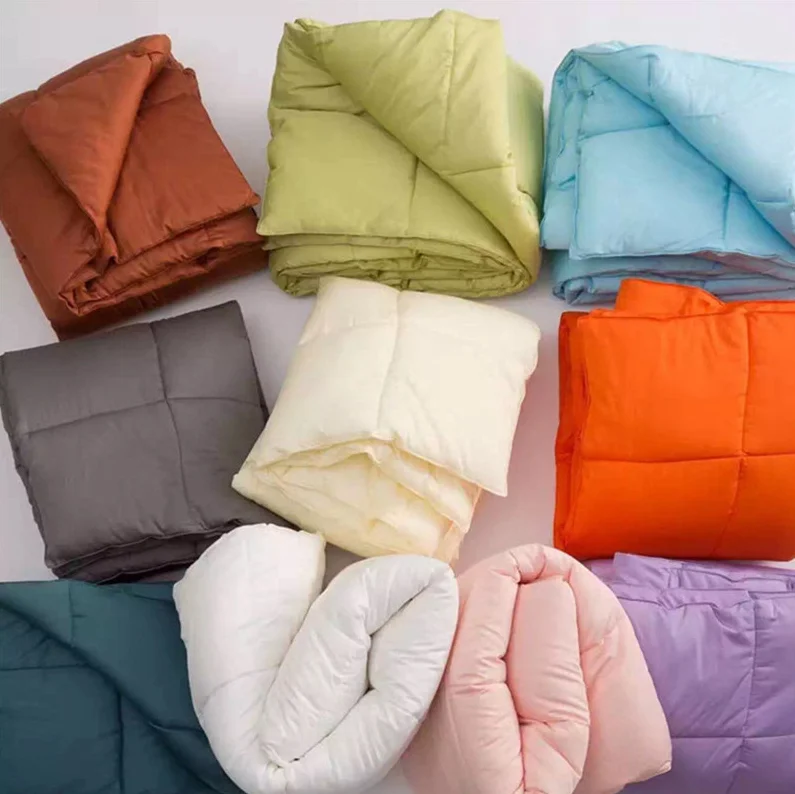 Hot selling 90% white goose down filled 100% combed cotton king size duvet comforter