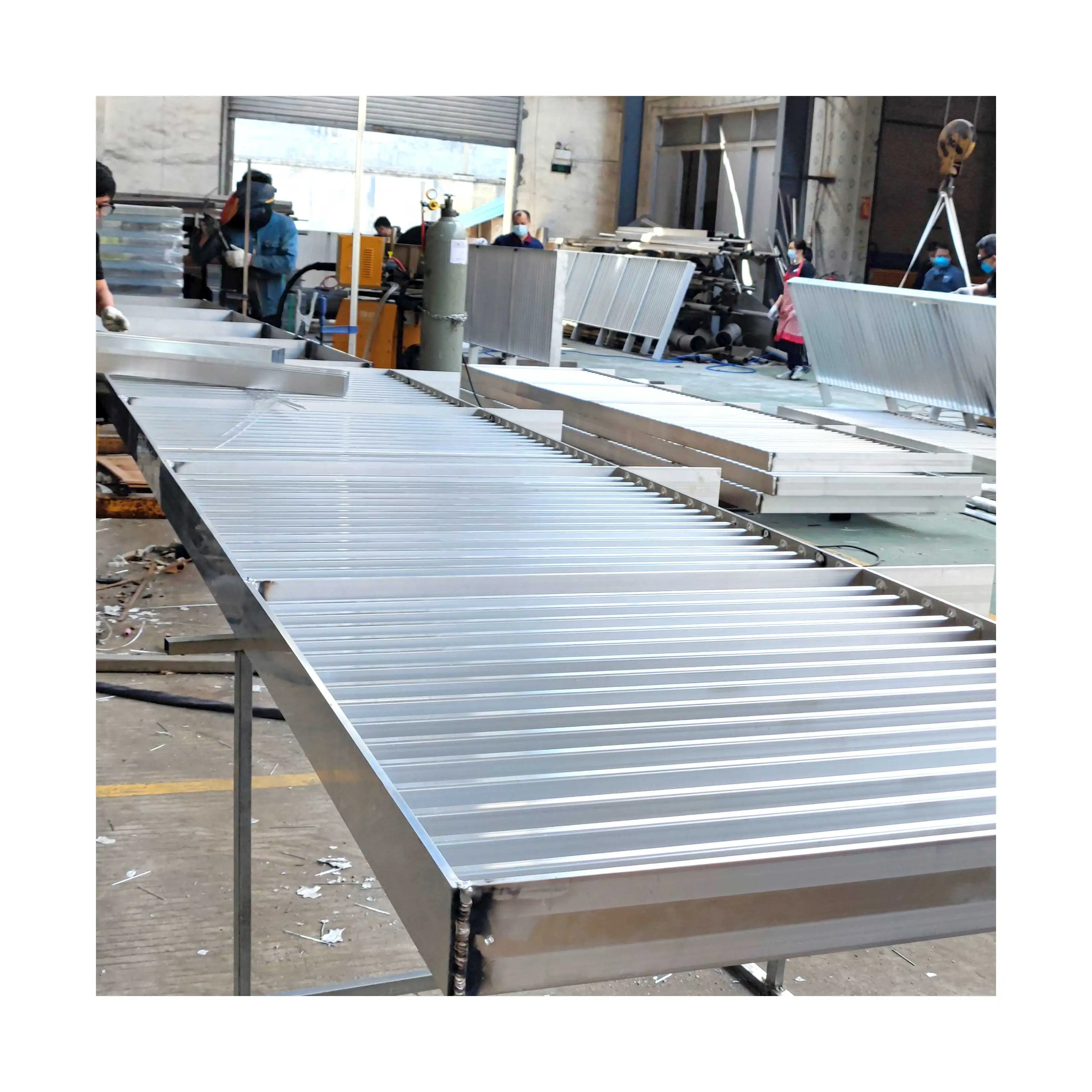 Customize Your Courtyard Decor with Powder-Coated Aluminum Balustrades in Various Colors and Styles
