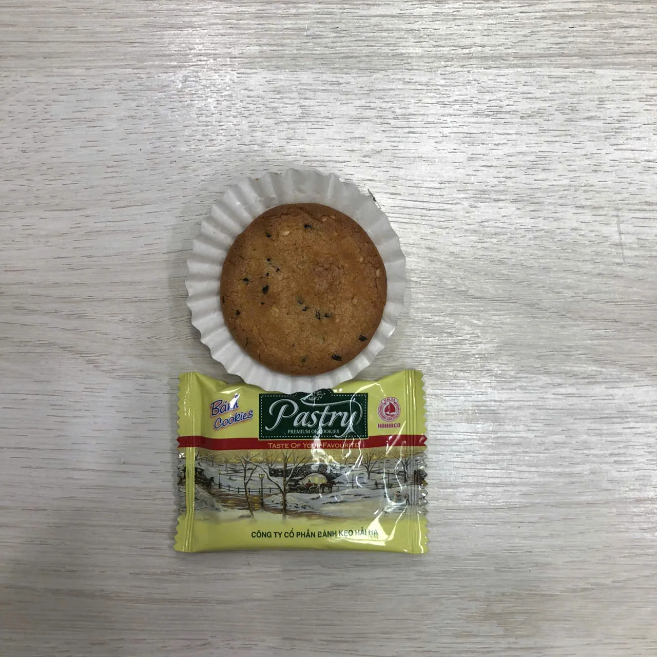 Delicious egg and milk PASTRY cookie Wholesale hot pick crisps from HaiHa confectionery since 1960 Vietnam