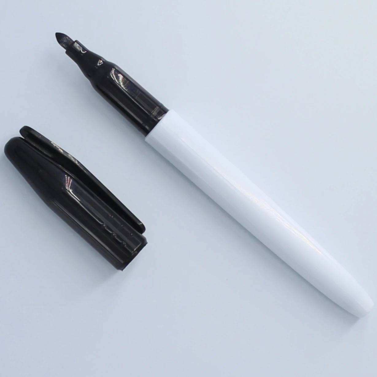 Dry erase classic design fine point tip whiteboard marker