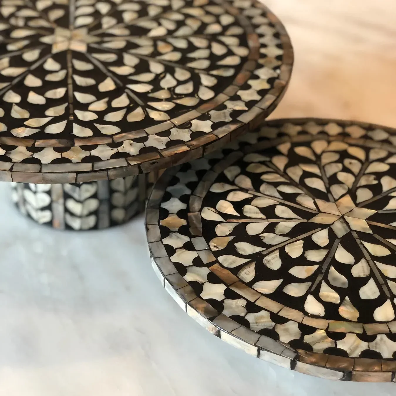 High Quality Luxury Arabian Chocolate Mother of Pearl Tray Custom Size round Acrylic Cake Stand Serving Tray Home Made Vietnam