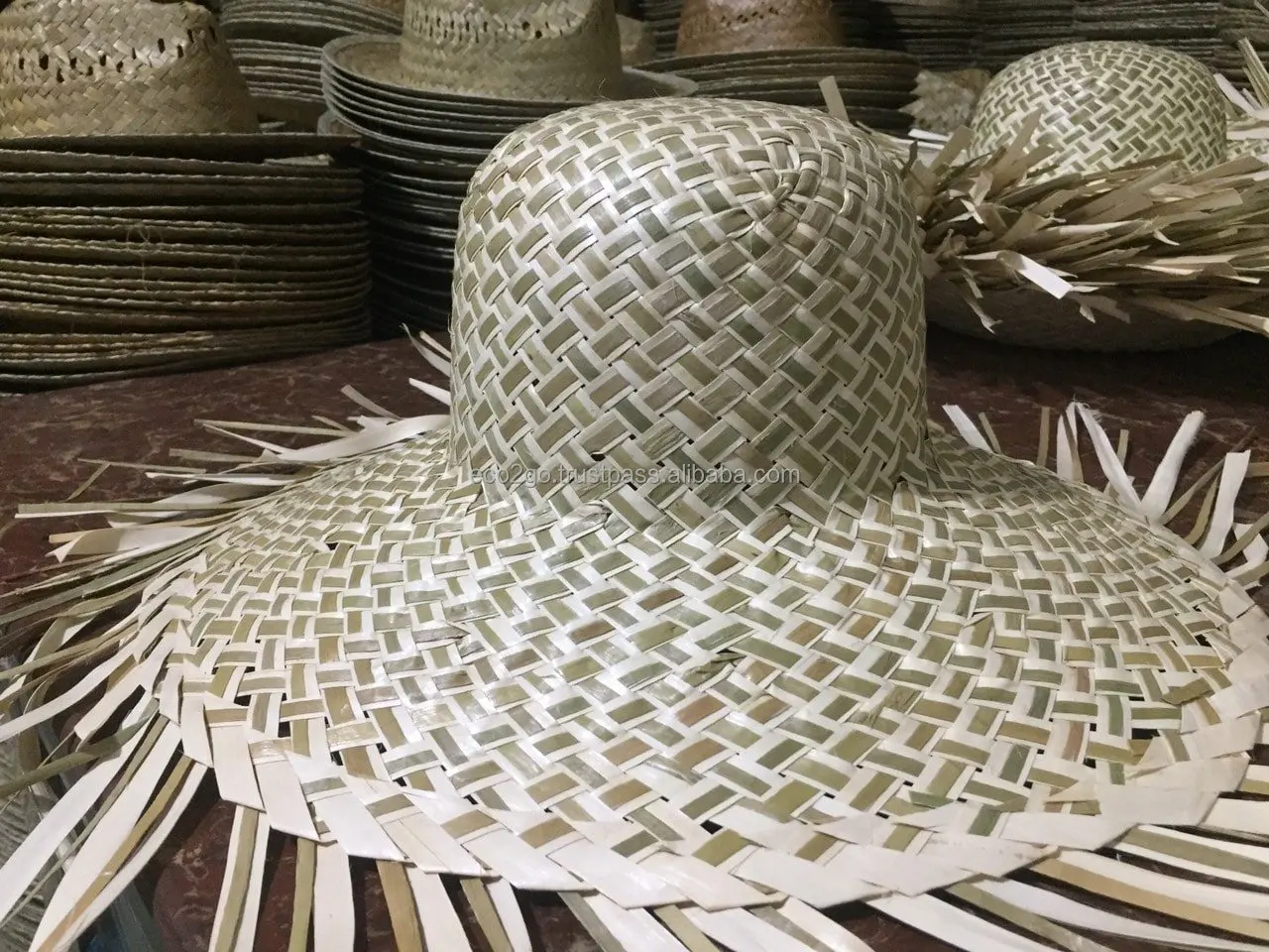 Cheap Handmade Accessory Ecofriendly straw hat beach travel camping/ summer custom straw hat/panama straw hat