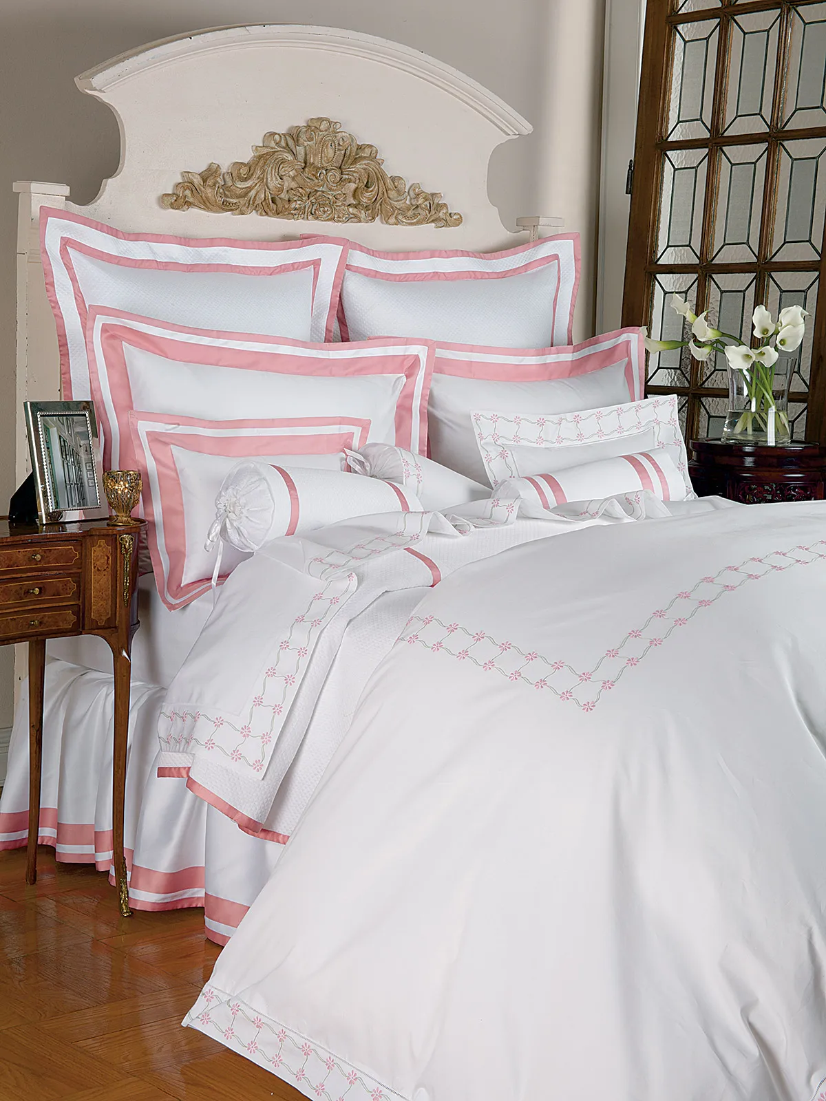 Embroidery Pink Floral Duvet Cover Sets Luxury Bedding Sets High Quality White Cotton Bed Sheets for Home Hotel Wedding