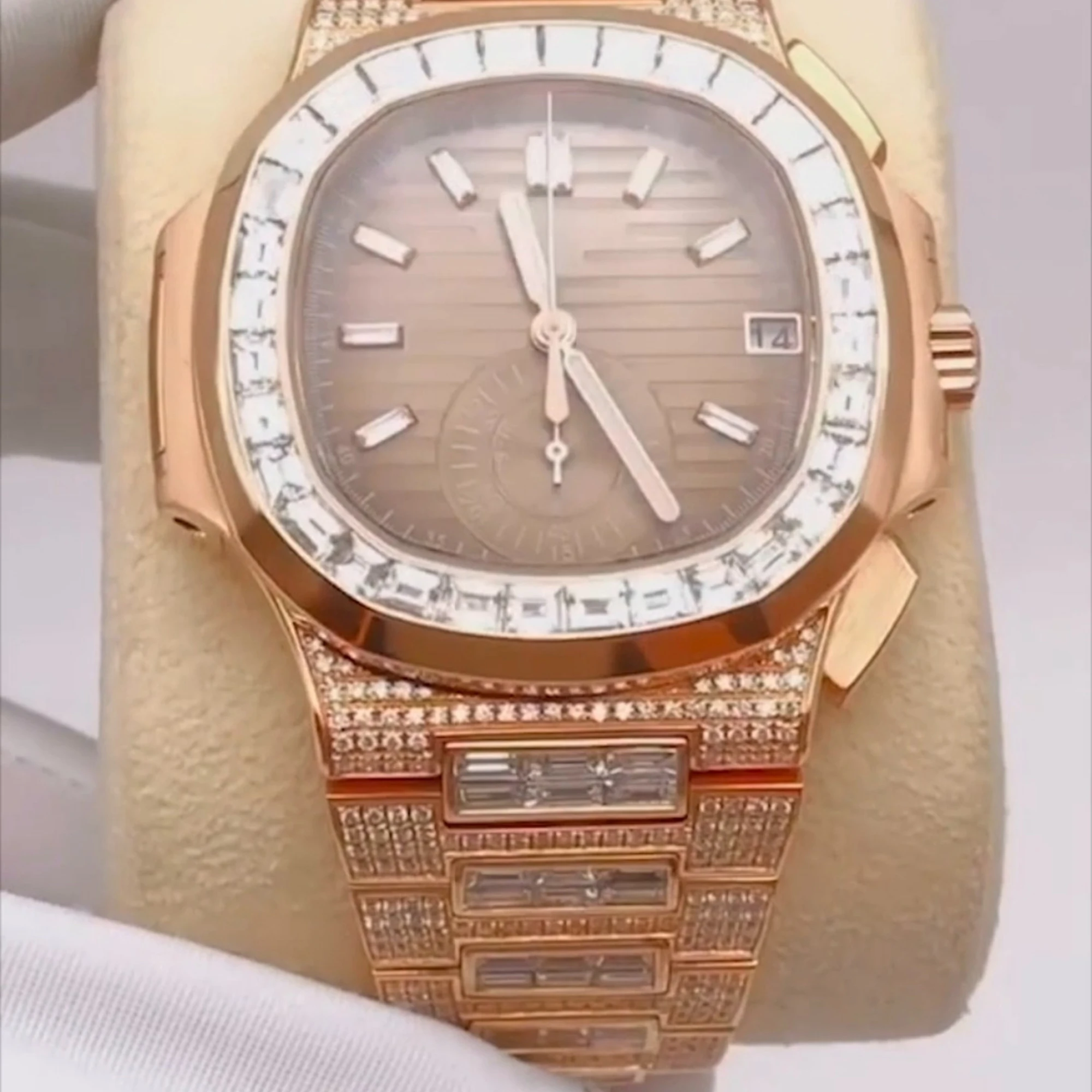 Мужские часы с кристаллами