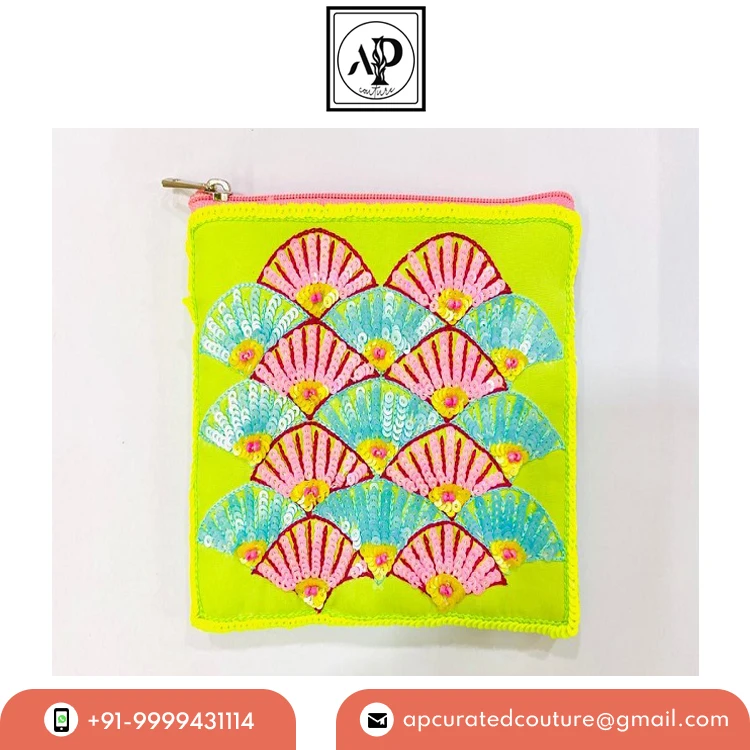 2023 Latest Arrival Festive Collection Multi-function Canvas Fabric and Beads Coin Purse Makeup Organizer for Bulk Buyers