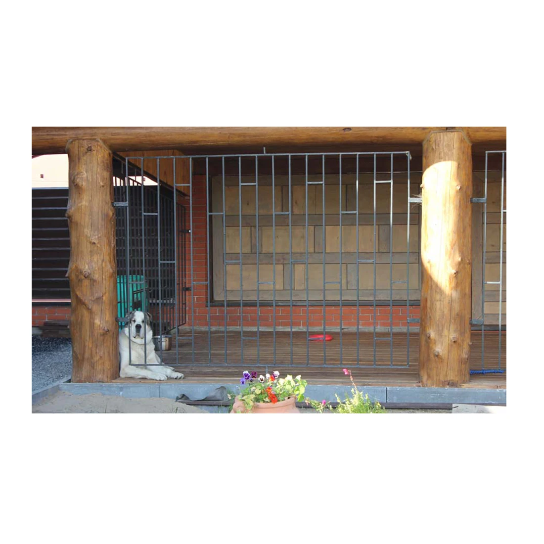 Custom-built Large Outdoor Pine and Spruce Wood Log Kennels Natural Solid Wood Kennel Kit for Dogs and Animals