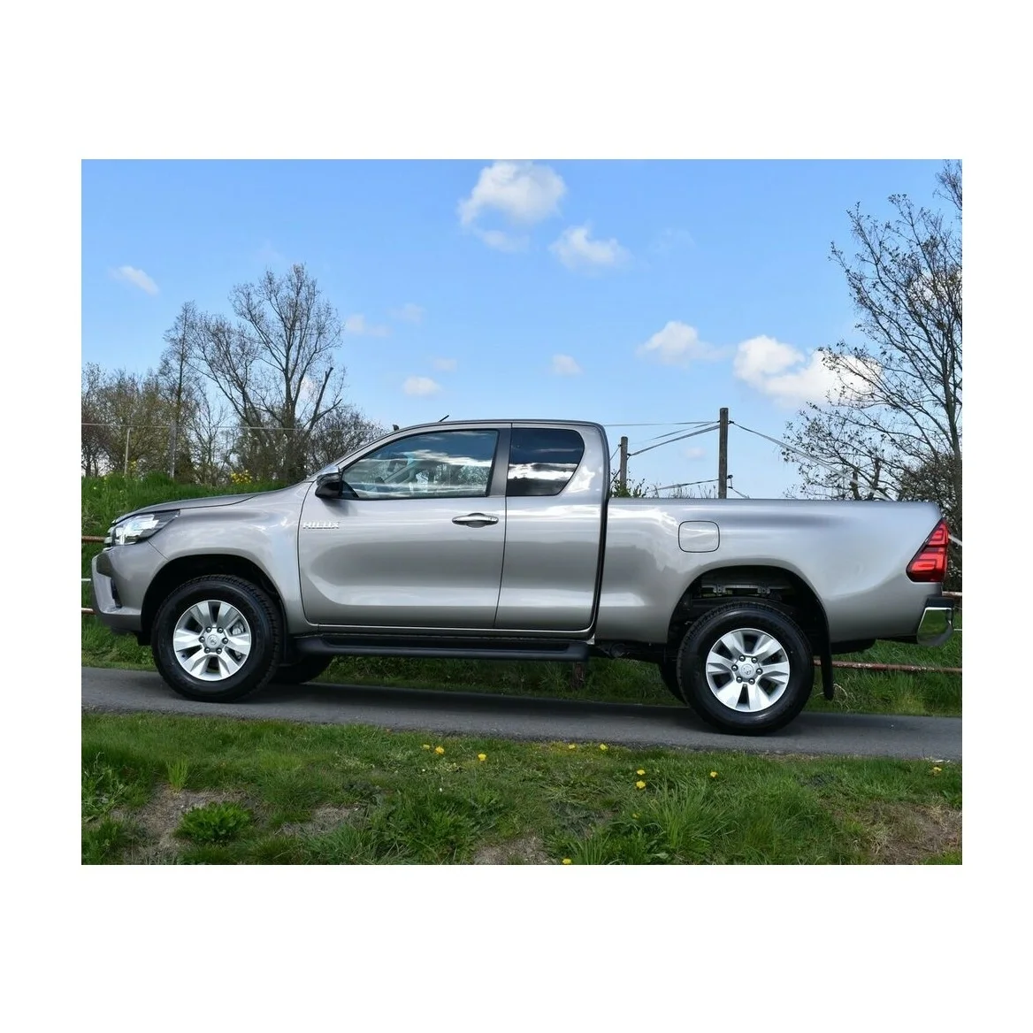 Used Car 2013 Toyo ta hilux pickup truck right / Left hand drive L Trending Low Mileage in USA Manual Transmission