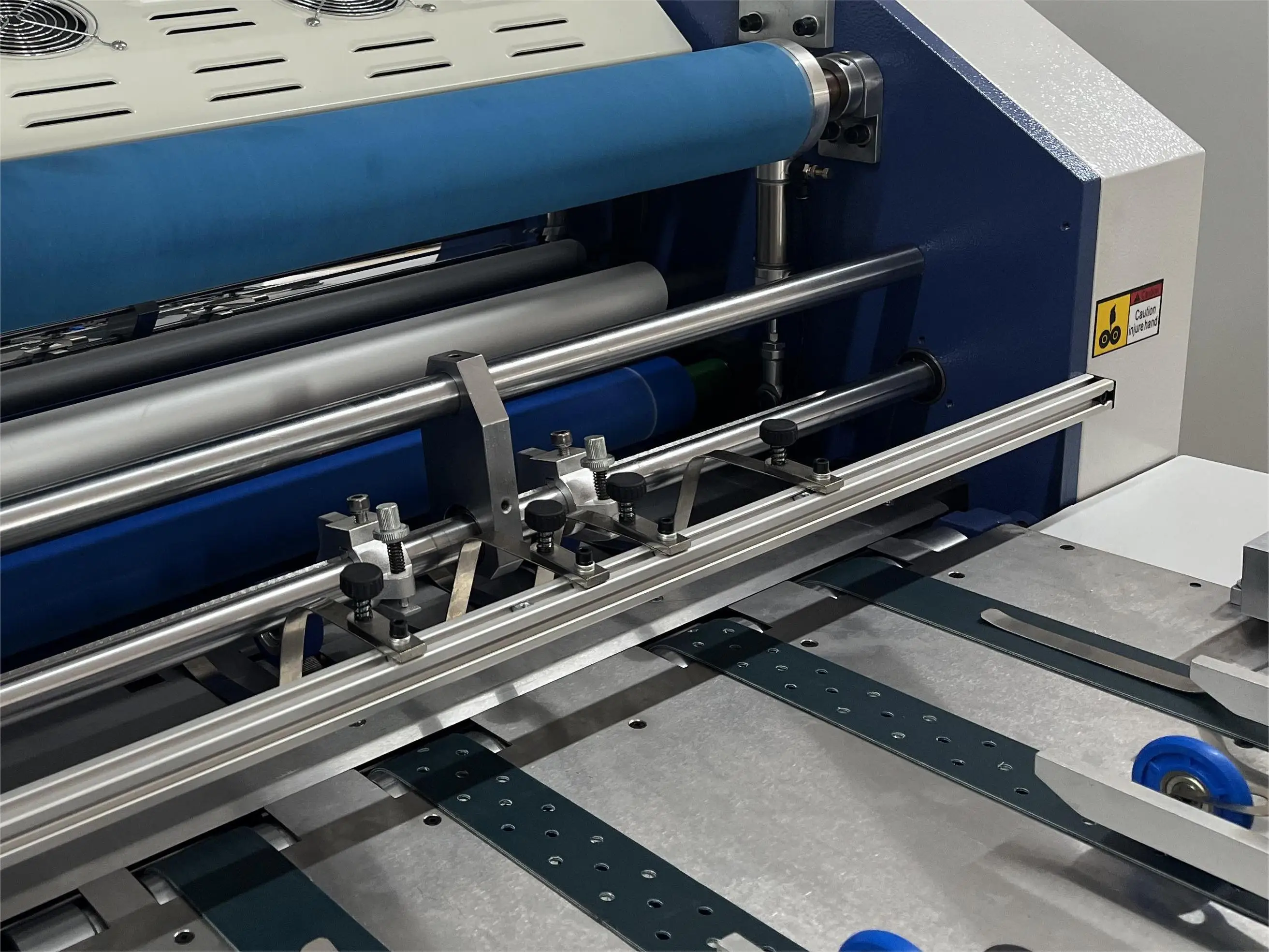 Hot Selling Fully Automatic Thermal Laminating Machine For Paper Book Covers And Posters SW- 820/ SWAFM- 1050