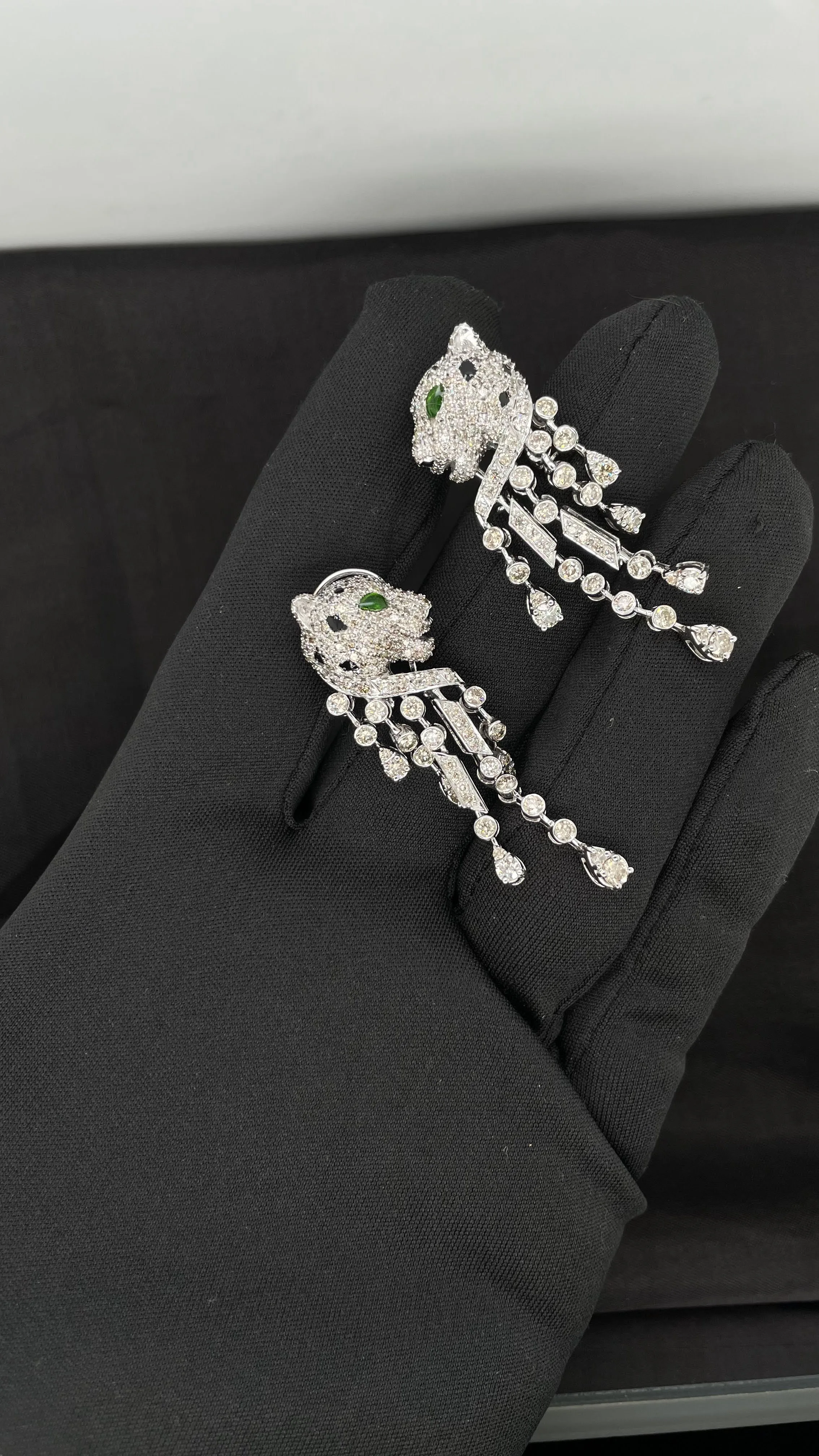 Premium Quality made in Panther Stylenin Designer Earring 14 Kt White Gold with VS Si Diamond Available at Inexpensive Price