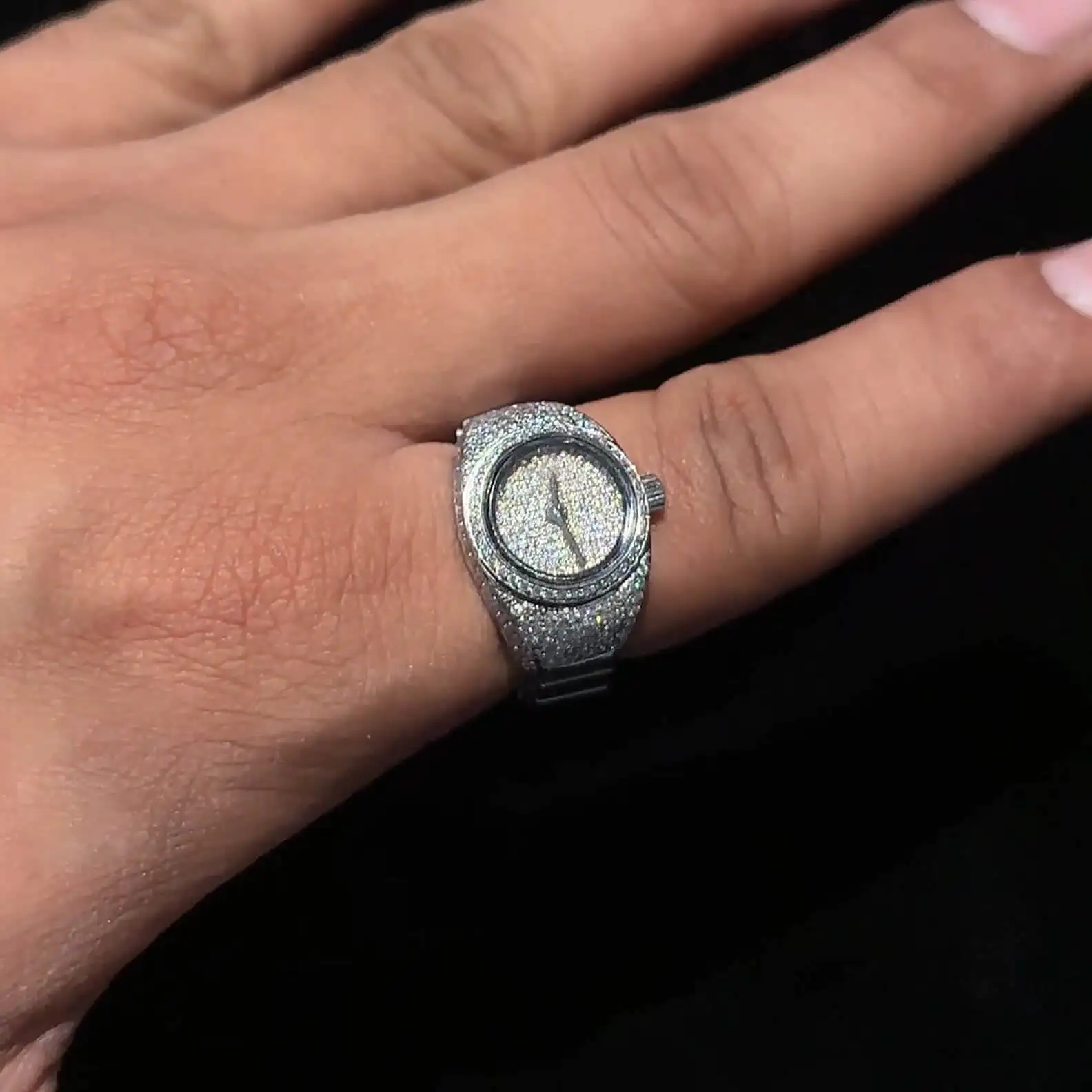 Mini Vintage 3 TCW Moissanite Clock Finger Ring Unisex Round Dial Adjustable Watch Elastic Strap Alloy Watches