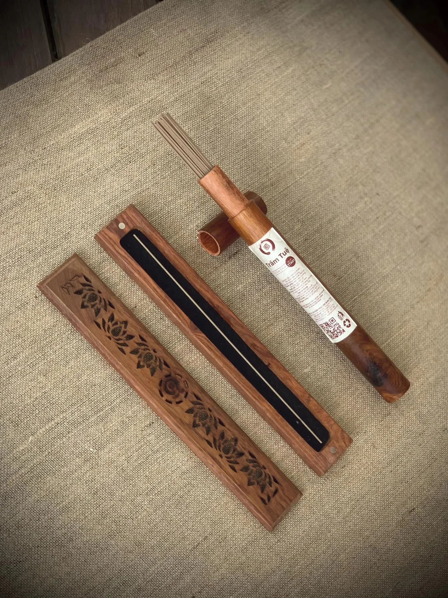 Vietnamese Agarwood Aloeswood Bakhoor Oud Incense Stick with Burner Strong Sweet Fragrant Warmer Relax Gift Set Diffuser