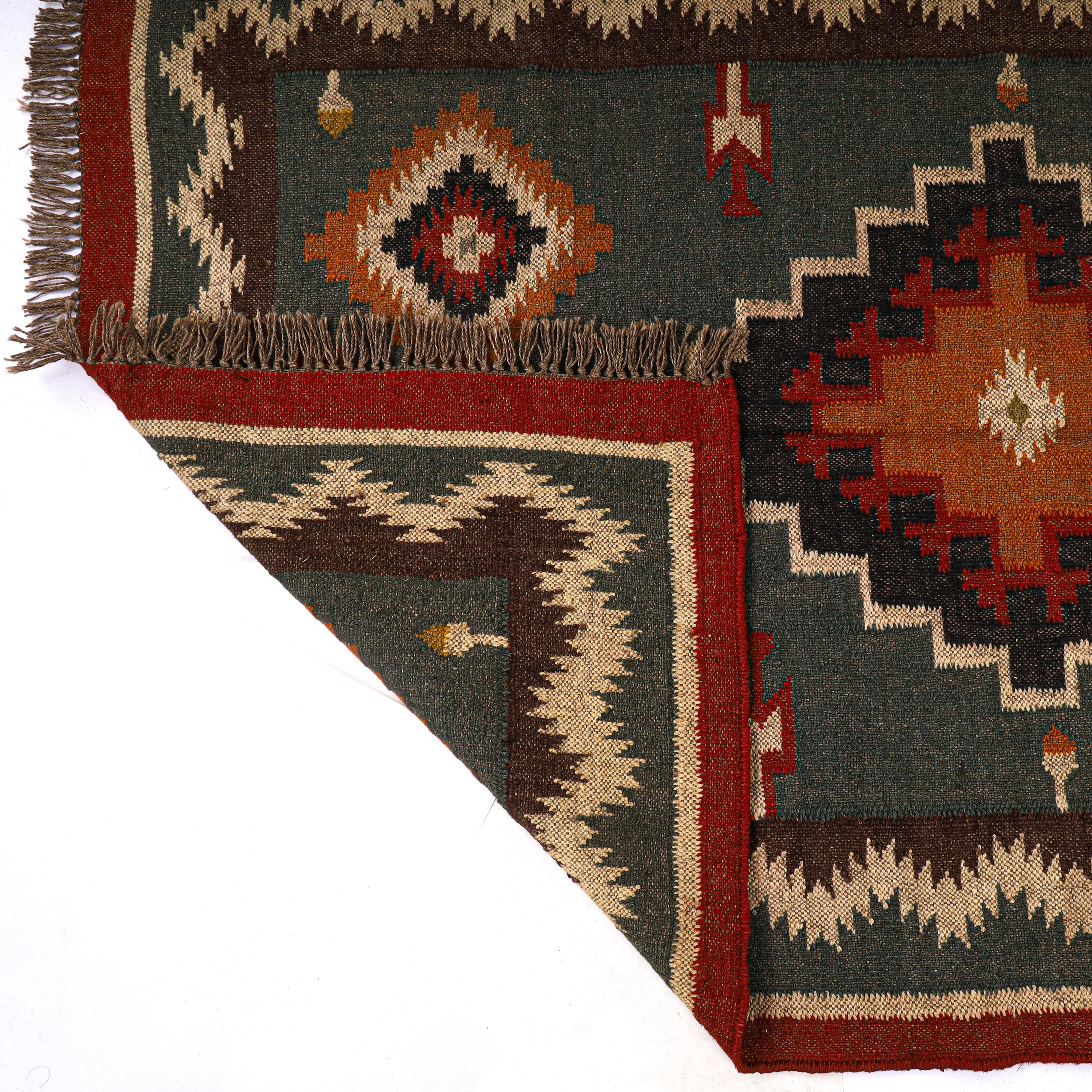 Hot Sale 2024 Vintage Floral Embroidered Design Handmade Carpet Rugs Pure Wool Jute Kilim Rugs for Home Hotel Garden Hospital