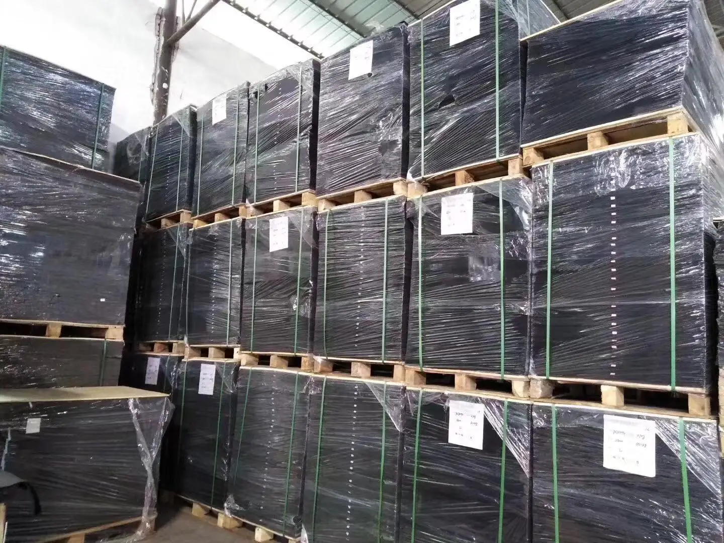Dongguan supplier Black paper 80-1200gsm Various Size 100% Raw Wood Pulp Black cardboard Free samples for boxes