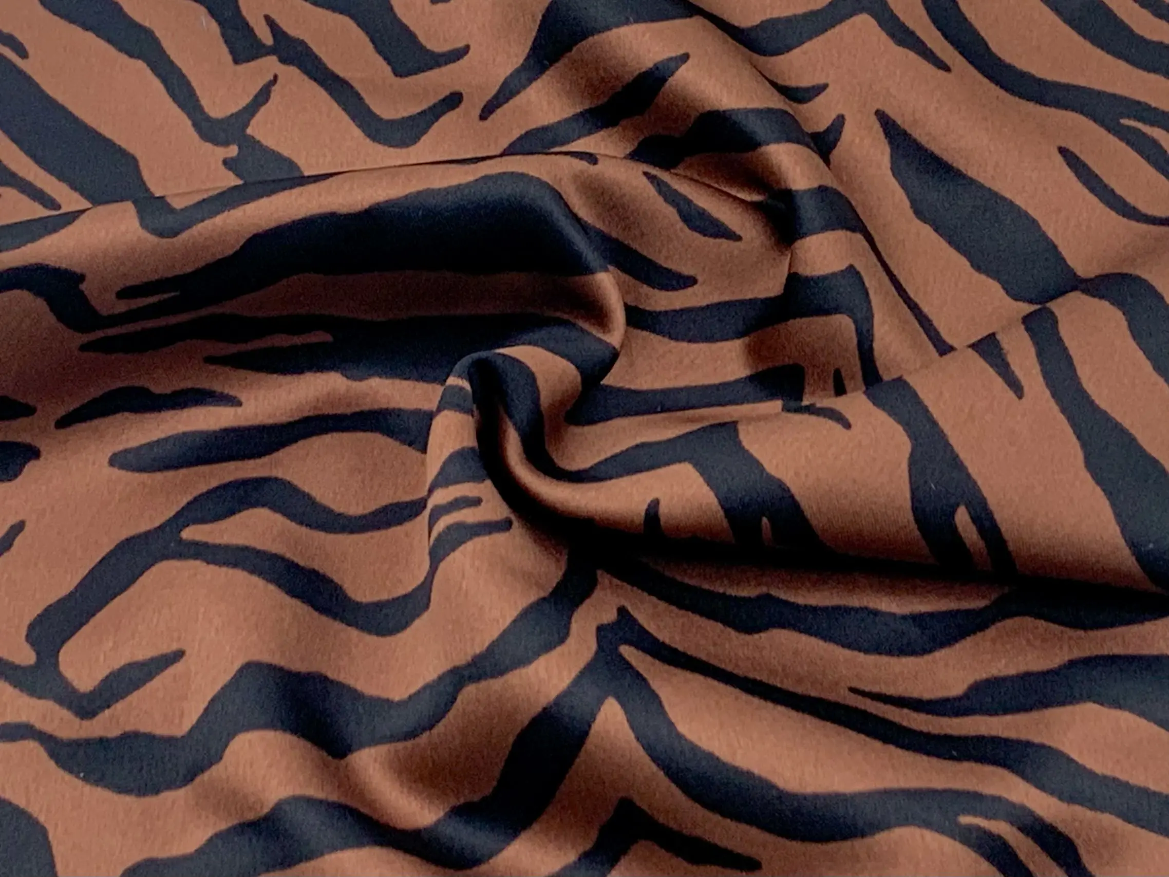 2022 New Arrival Woven Matte Twisted Satin Fabric 100% Polyester Fabric Printed Custom