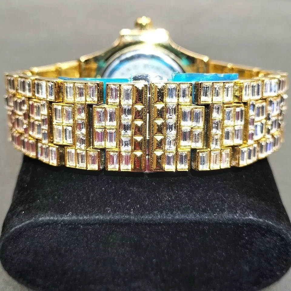 Top Class Business Gifting VVS Clarity Moissanite Diamond Studded Watches for Unisex Fashion Statement at Best Prices