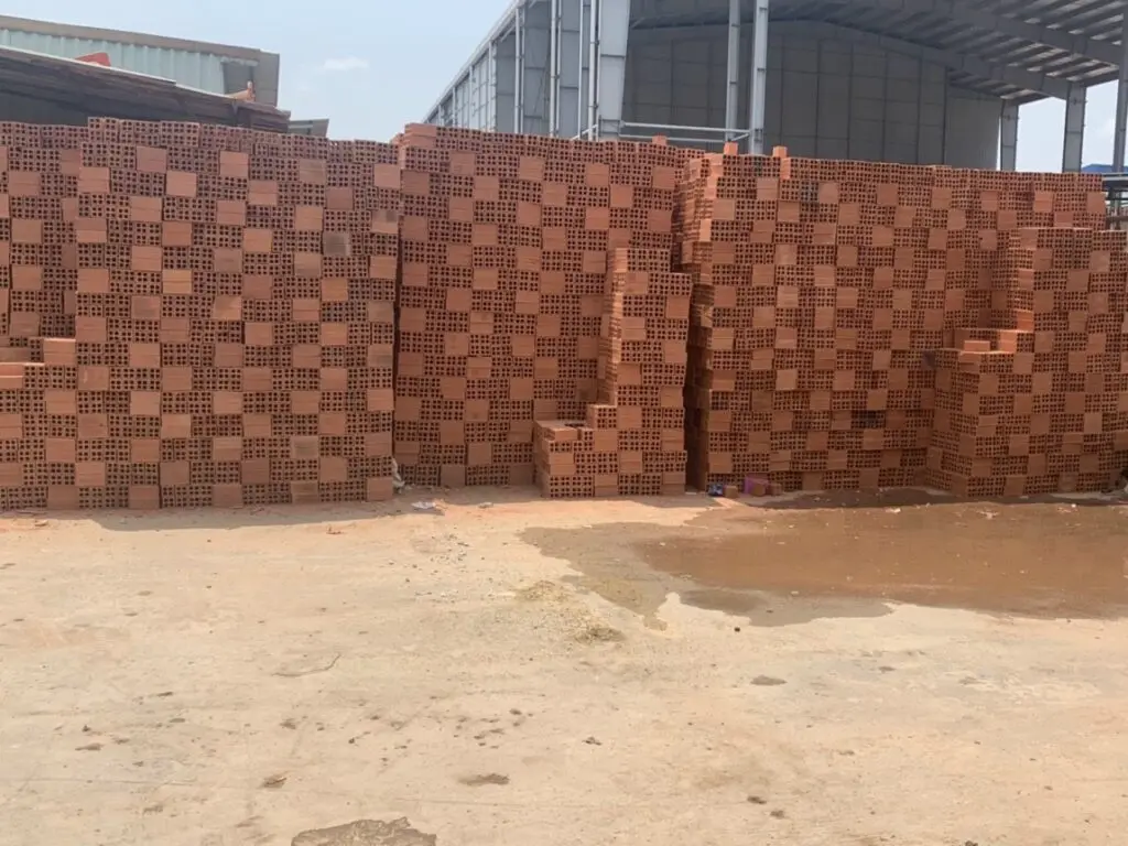 Vietnam Clay Brick Best Price - Red color Customized Size Clay Bricks  for sale - Bricks material for construction