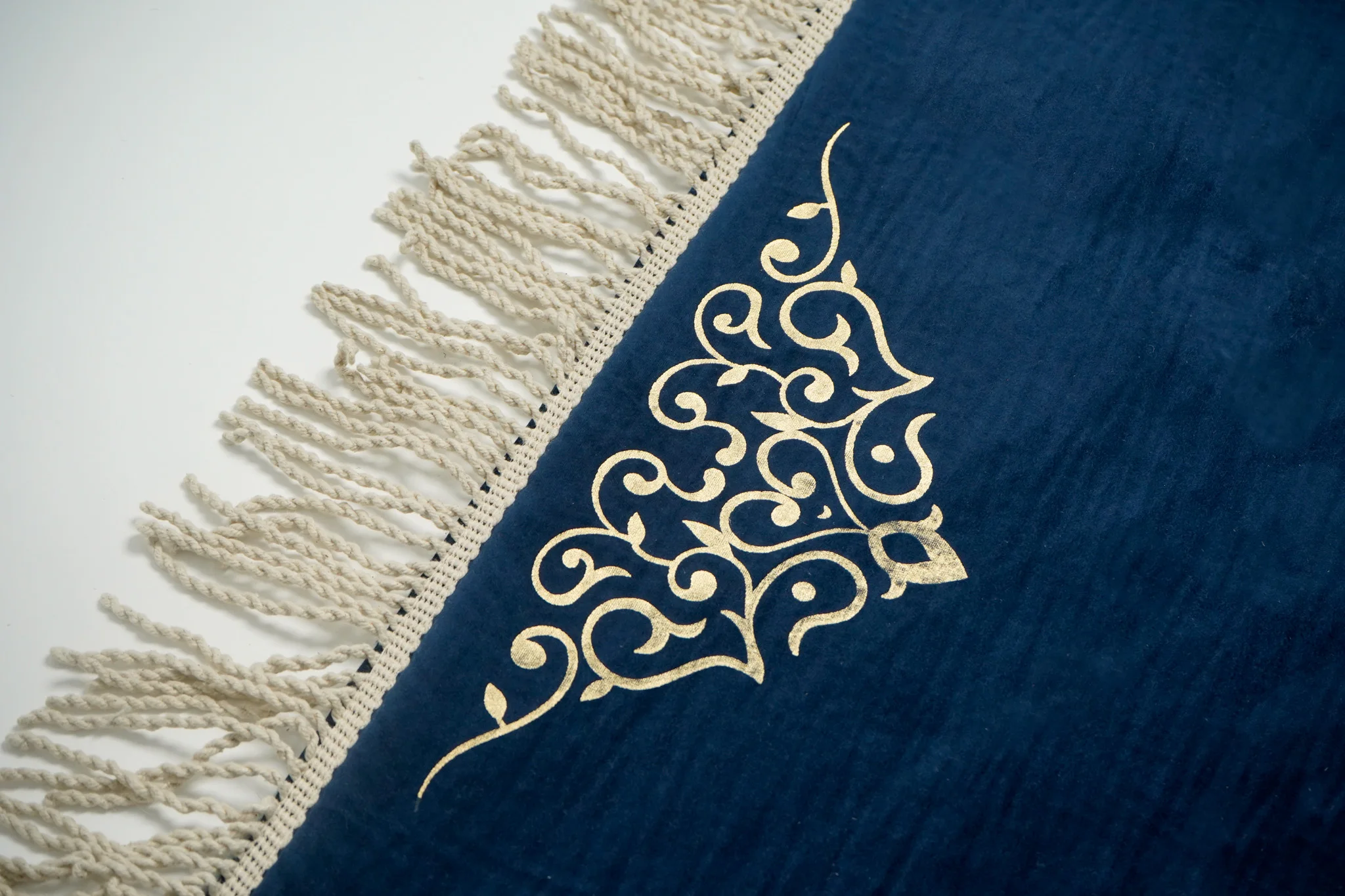 Plush Polyester Shag Rug: Luxurious Comfort for Your Feet High-Pile Polyester Carpet Rugs Home & Kitchen