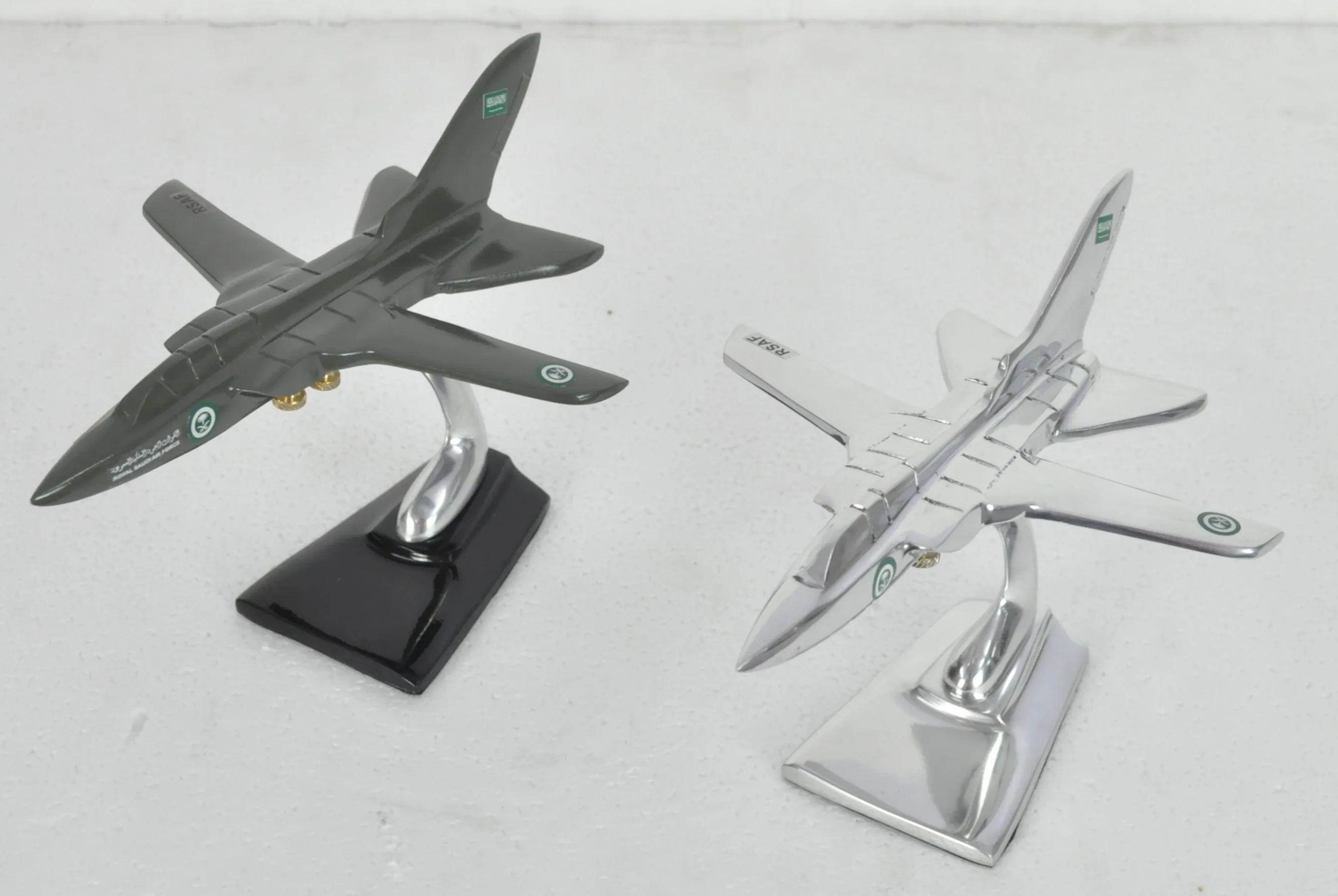 Best Selling Airplane Models Tornado Royal Saudi Airforce Fighter Aircraft Model Powder Coated 8' Inch Green Metal Aluminium