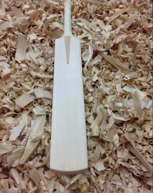Factory Price Highest Selling Willow Cricket Bat for with Strong Grip for Adults at Affordable Price for Export
