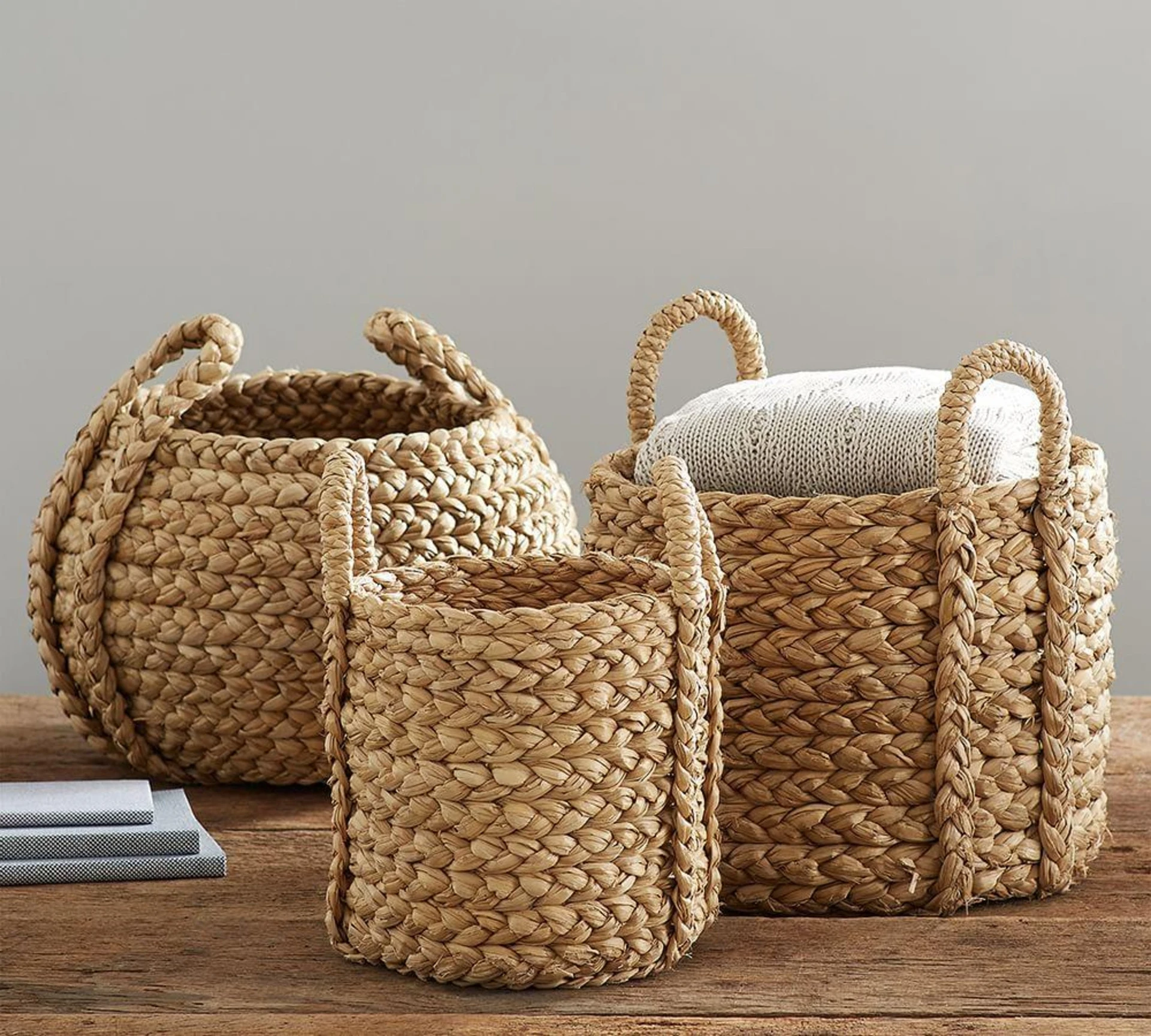 Latest Collection Customized Seagrass Woven Baskets Decorative Rattan Water Hyacinth Clothing Laundry Hamper For Home Organizer
