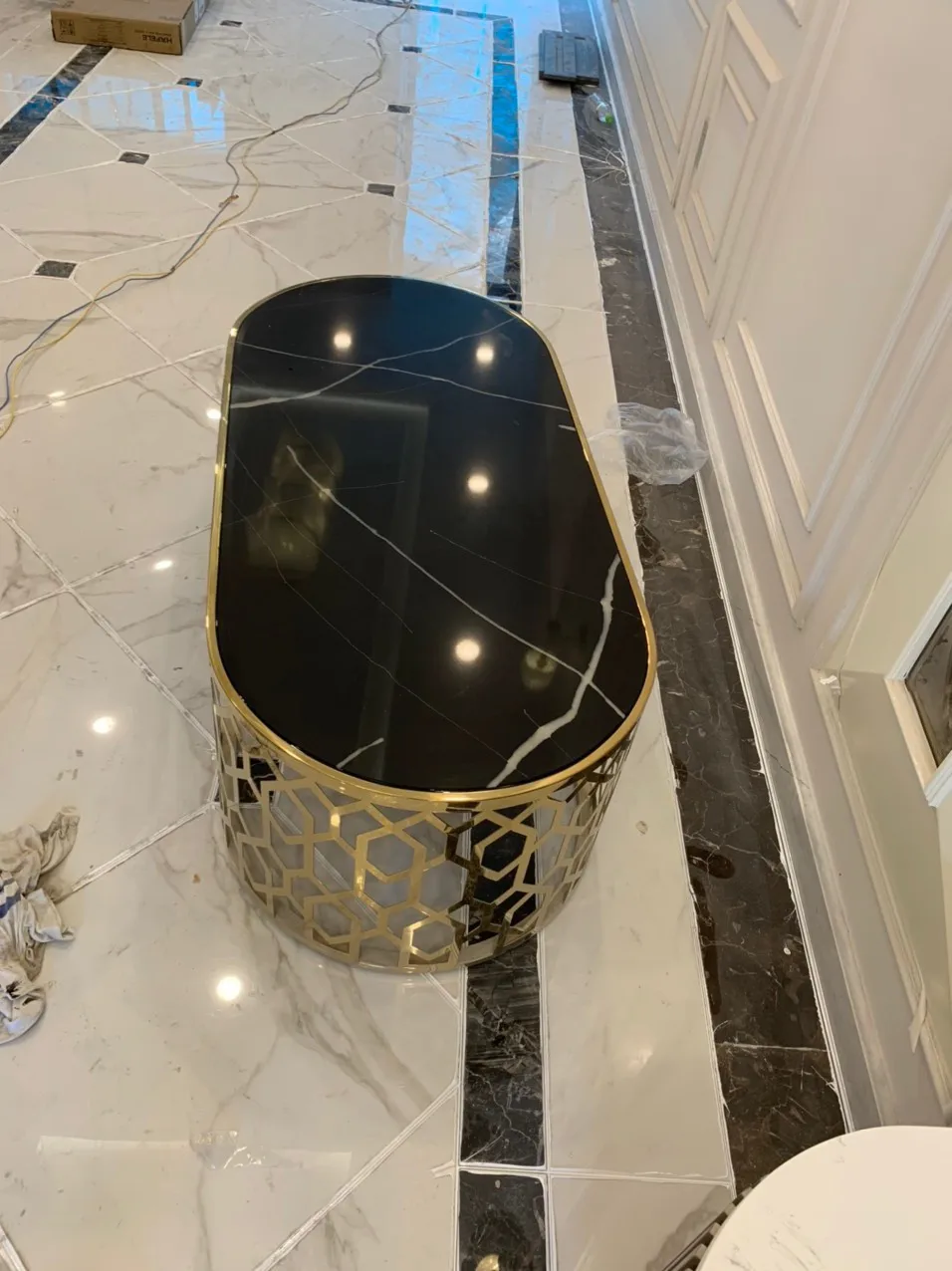 Calacatta White Quartz Veins Artificial Stone Kitchen Table with Competitive Price Sale Choice Top Edge