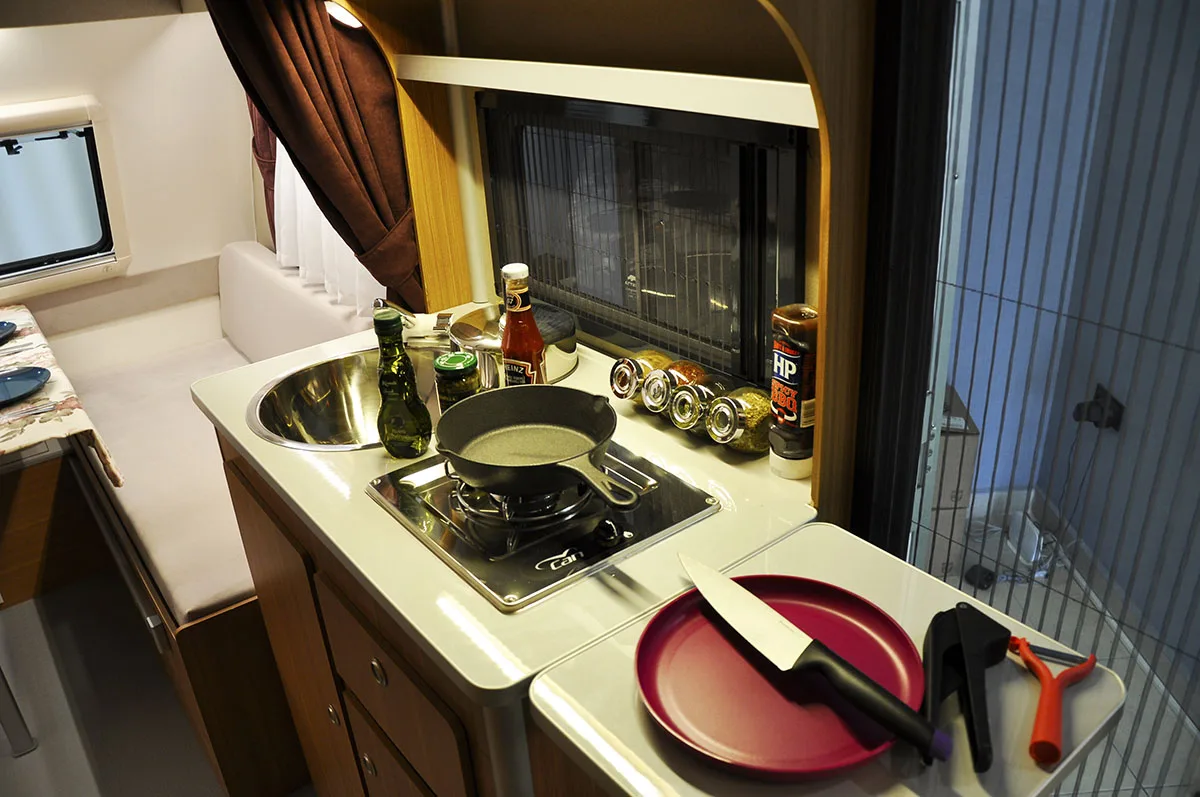 CARETTA UNCLE DELUXE CARAVAN FOR ALL YEAR STRONG AND HIGH QUALITY WITH LED LAMBS