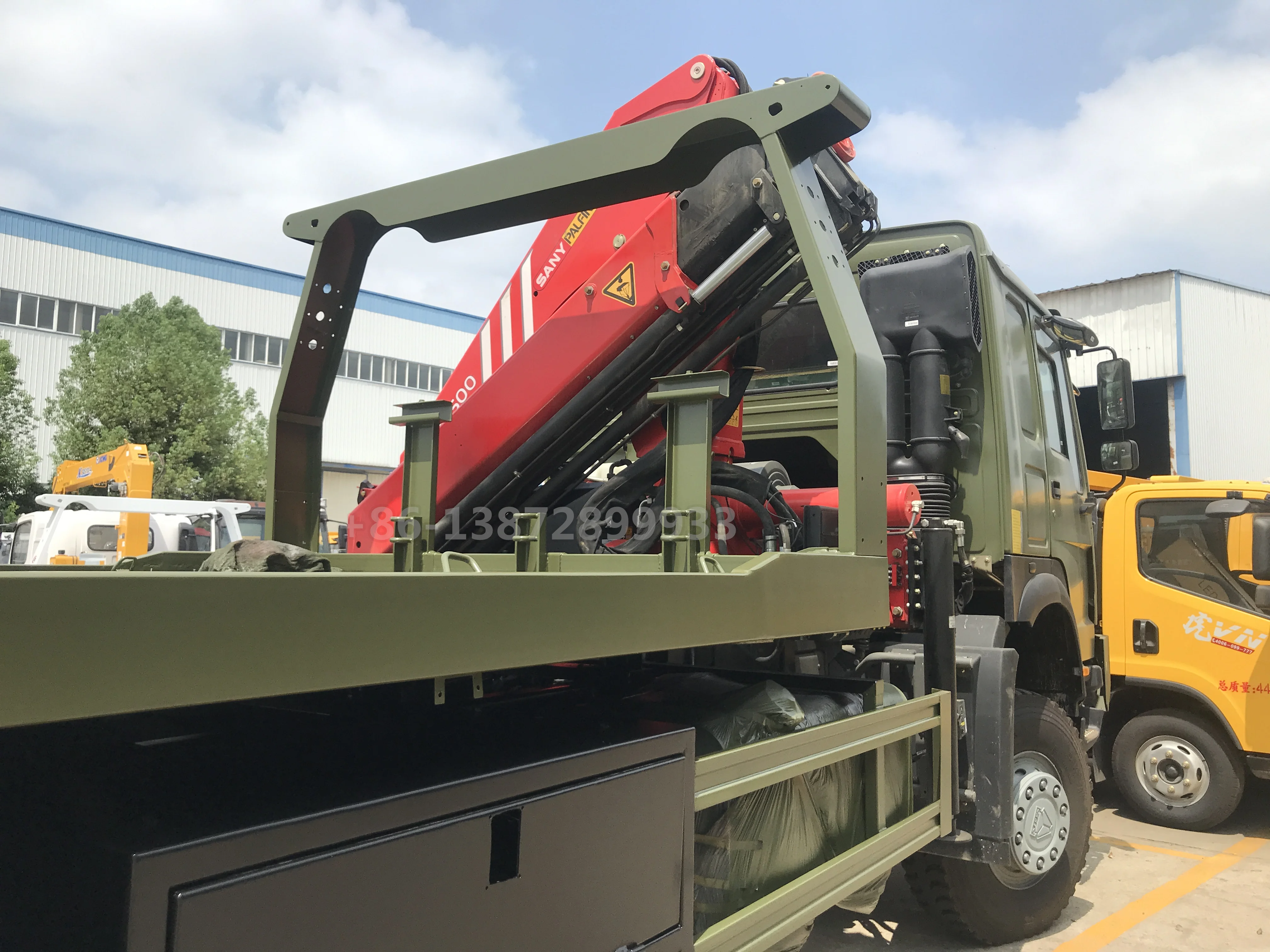 Sinotruk Howo 8-ton flatbed wrecker tow truck japan for sale with 7-ton Sany folding crane