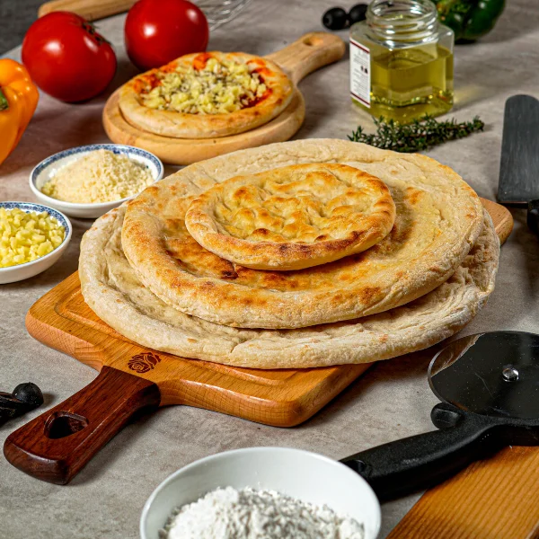 Long Shelf Life Rome Pizza Crust 6' In Yellow Color Fluffy / Chewy Texture Plastic Bag Packaging Produced In Vietnam