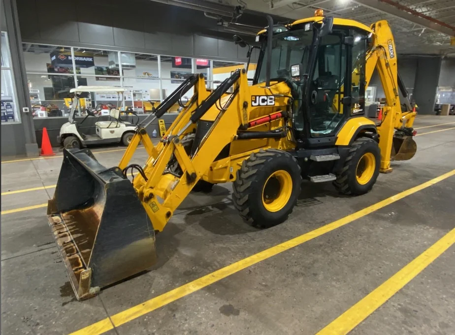 Абсолютный JCB 3CX компактный экскаватор-погрузчик с 18 стандартным профилем ковша экскаватора зубьями готов к работе и легко работает