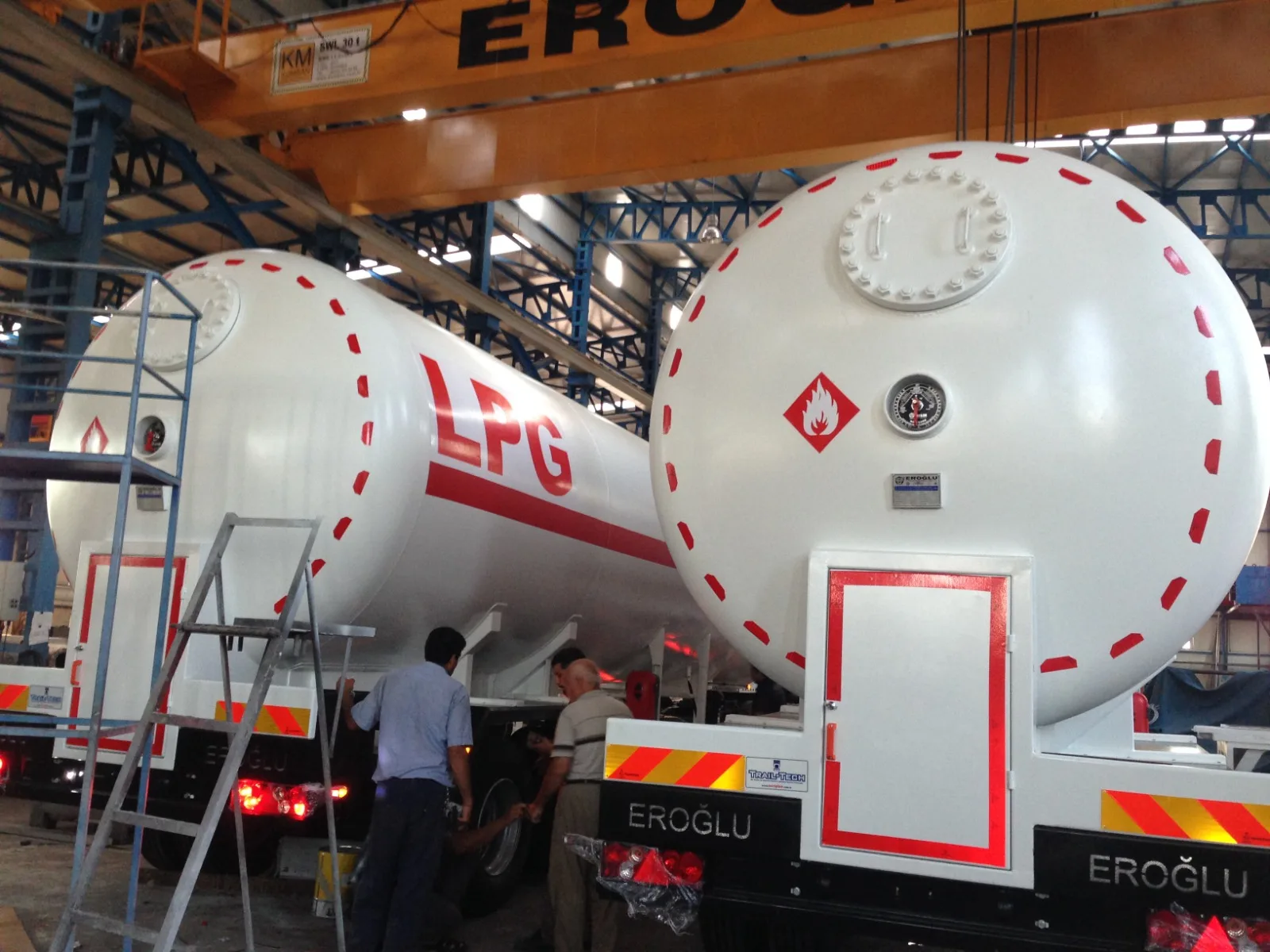 LPG SEMI TRAILER TRANSPORT TANK High Quality 25000L Fuel Tanker Truck 20M3 Engine Storage Camion Citerne