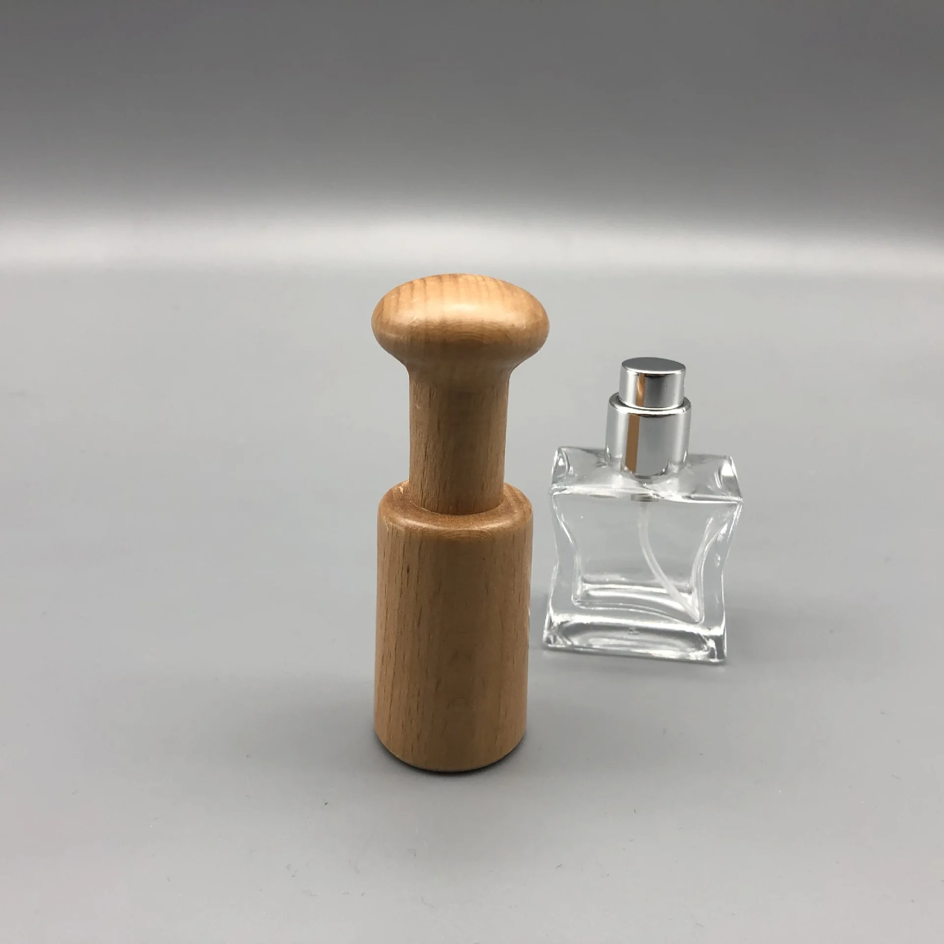 Skin Care Product Cosmetics Luxury Perfume Bottle Bayonet Portable Samples 15ml Spray Glass Perfume Bottle with PP Round Cover