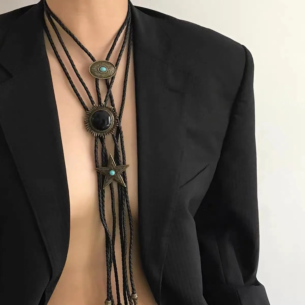Vintage Bolo Tie for Men Cow Leather Necklace  Collar Accessories neckline shirt accessories American western cowboy Poirot tie